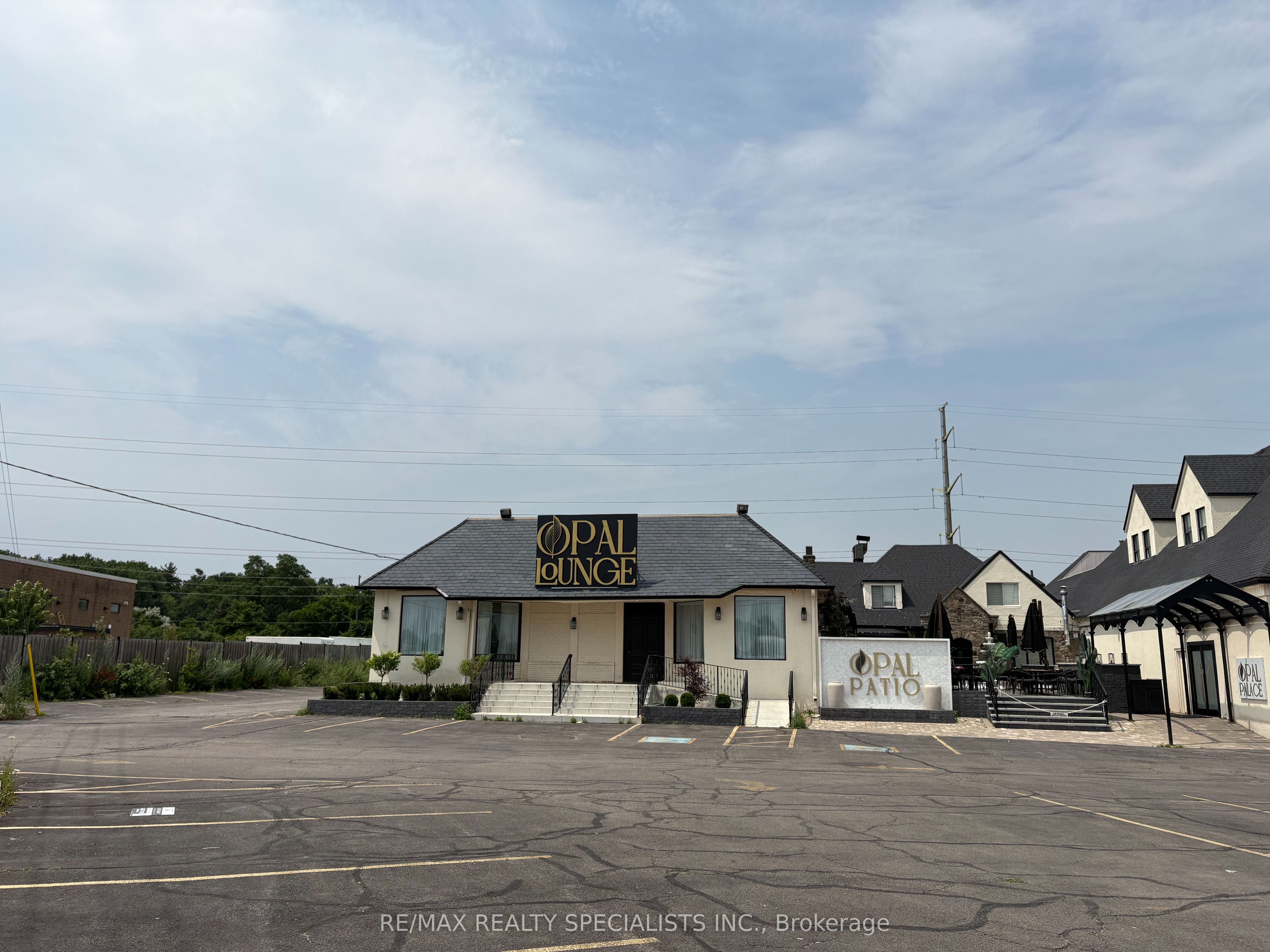 2273 Royal Windsor Drive Property Photo 1