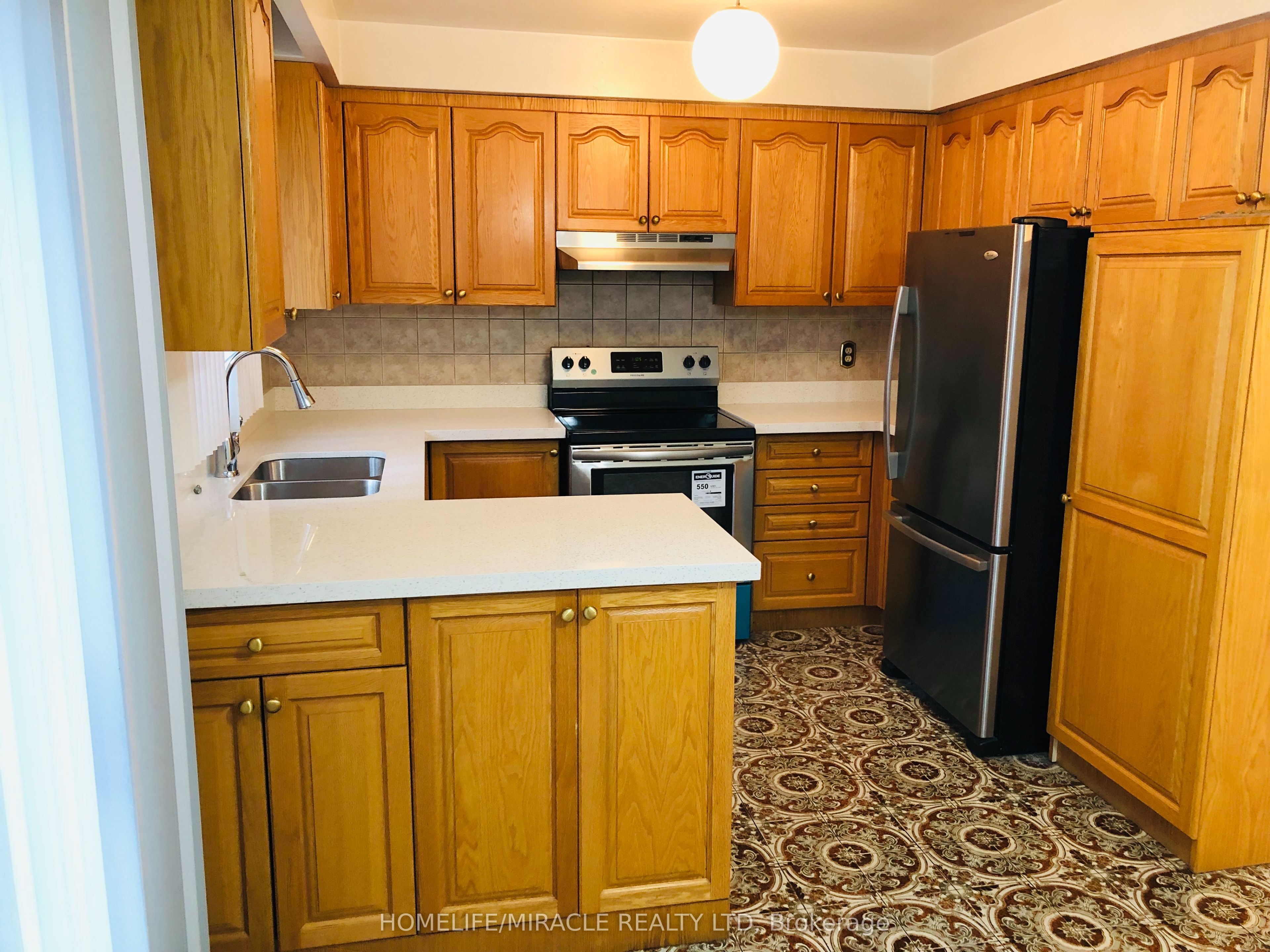2114 Islington Avenue Property Photo 4