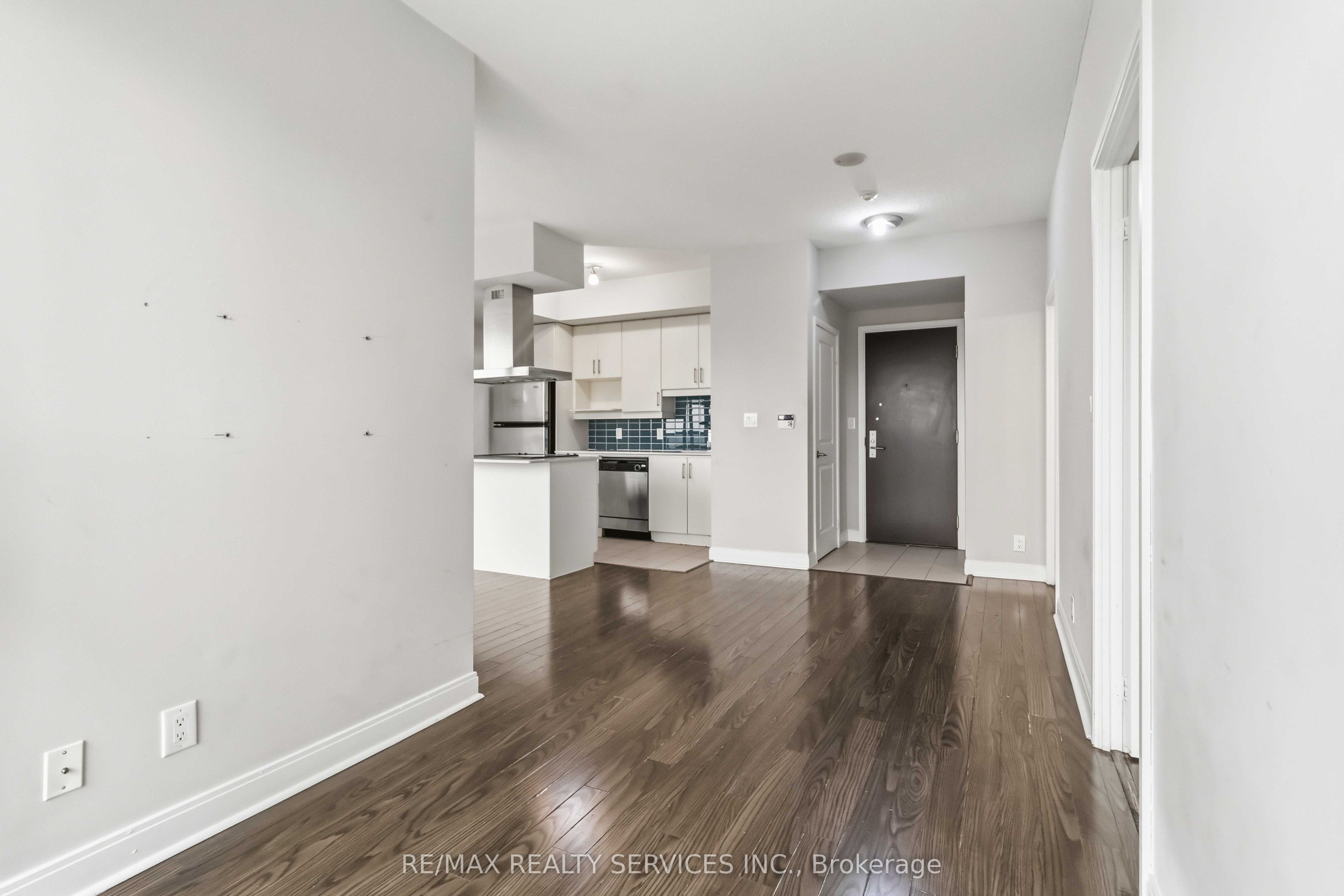 60 Absolute Avenue 1405 Property Photo 5