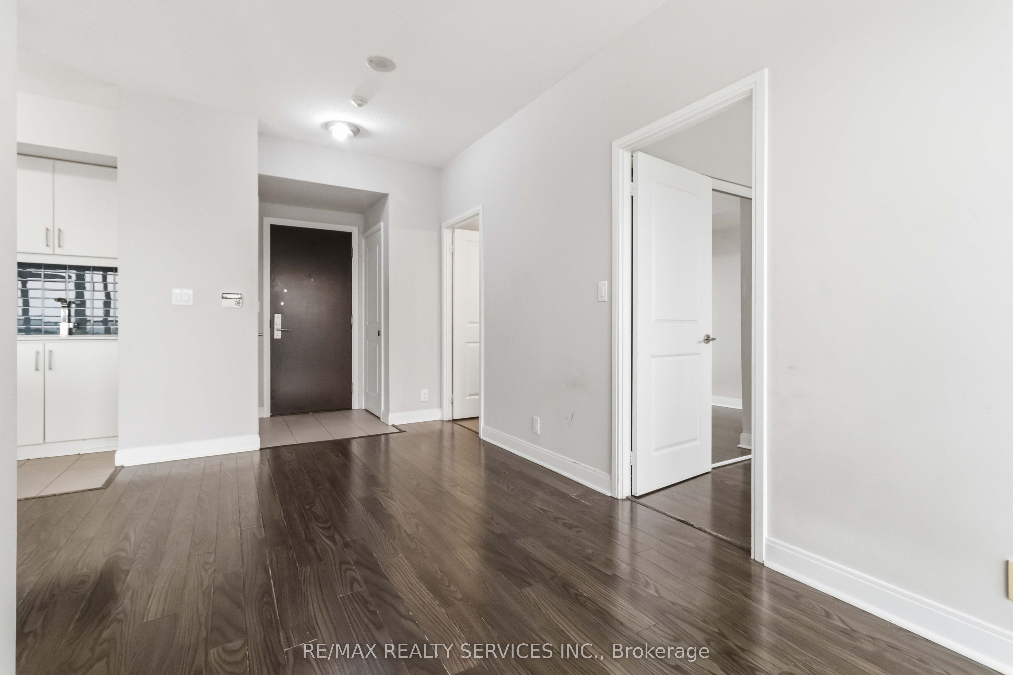 60 Absolute Avenue 1405 Property Photo 6