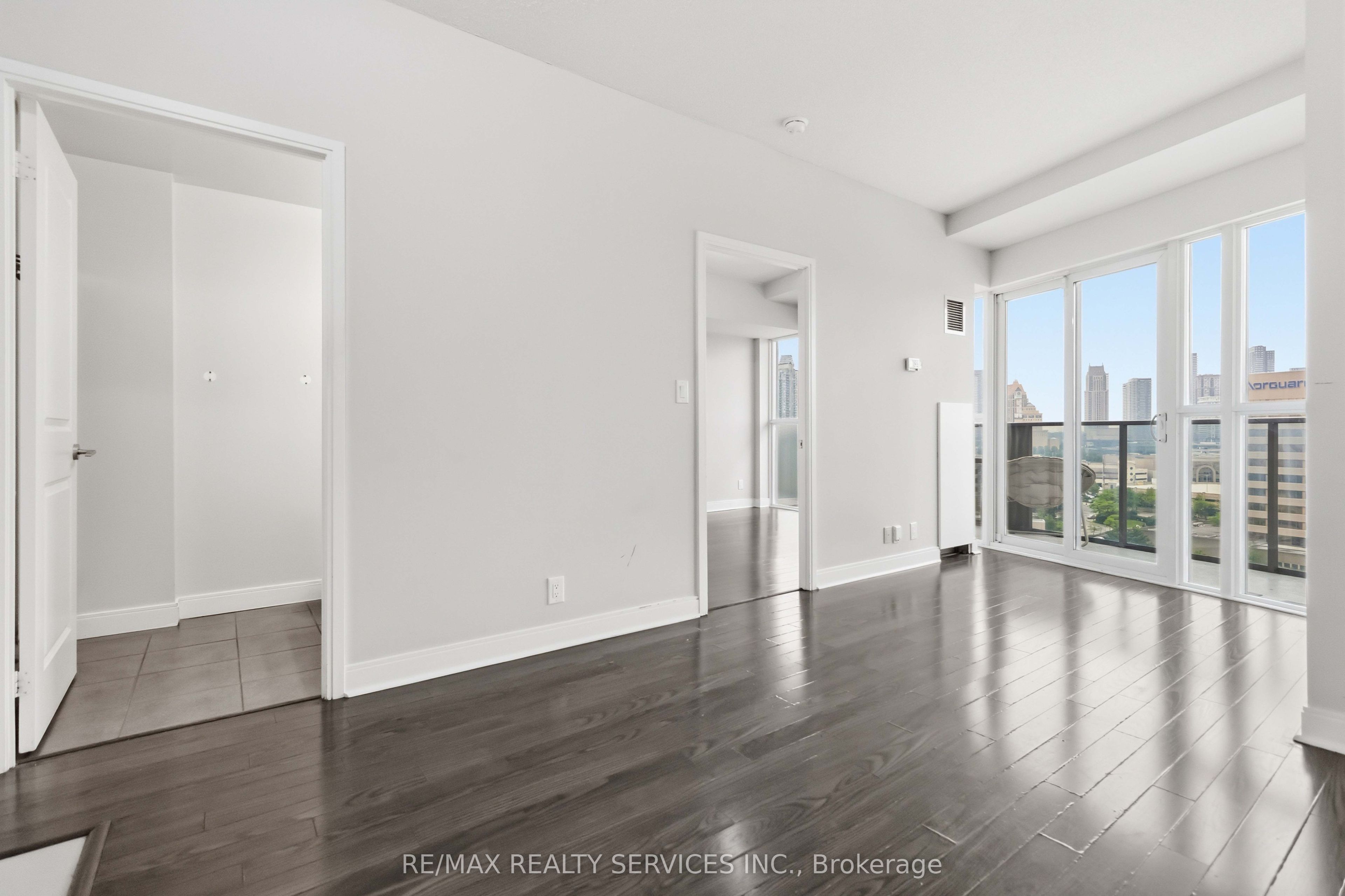 60 Absolute Avenue 1405 Property Photo 7