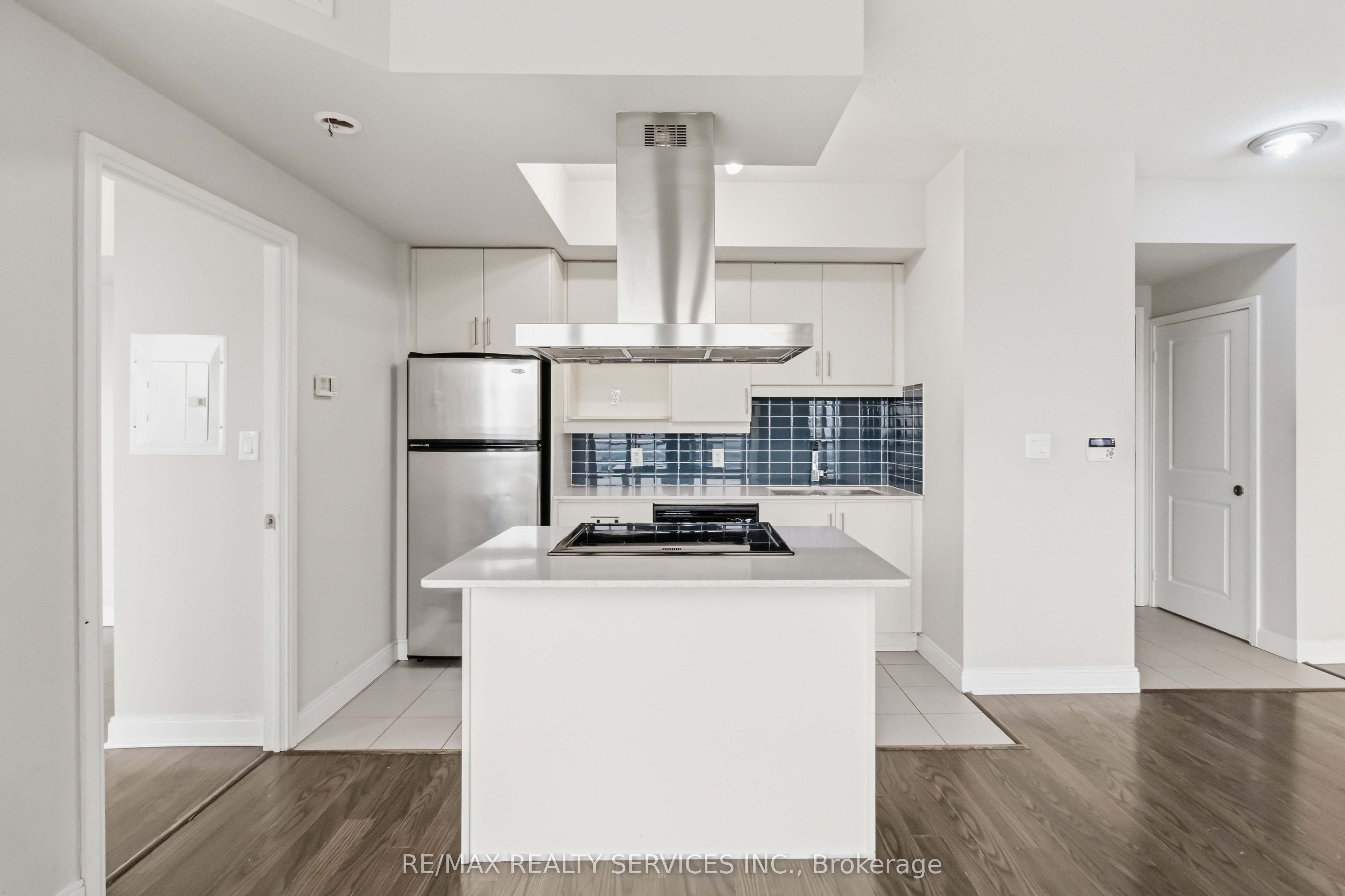 60 Absolute Avenue 1405 Property Photo 11