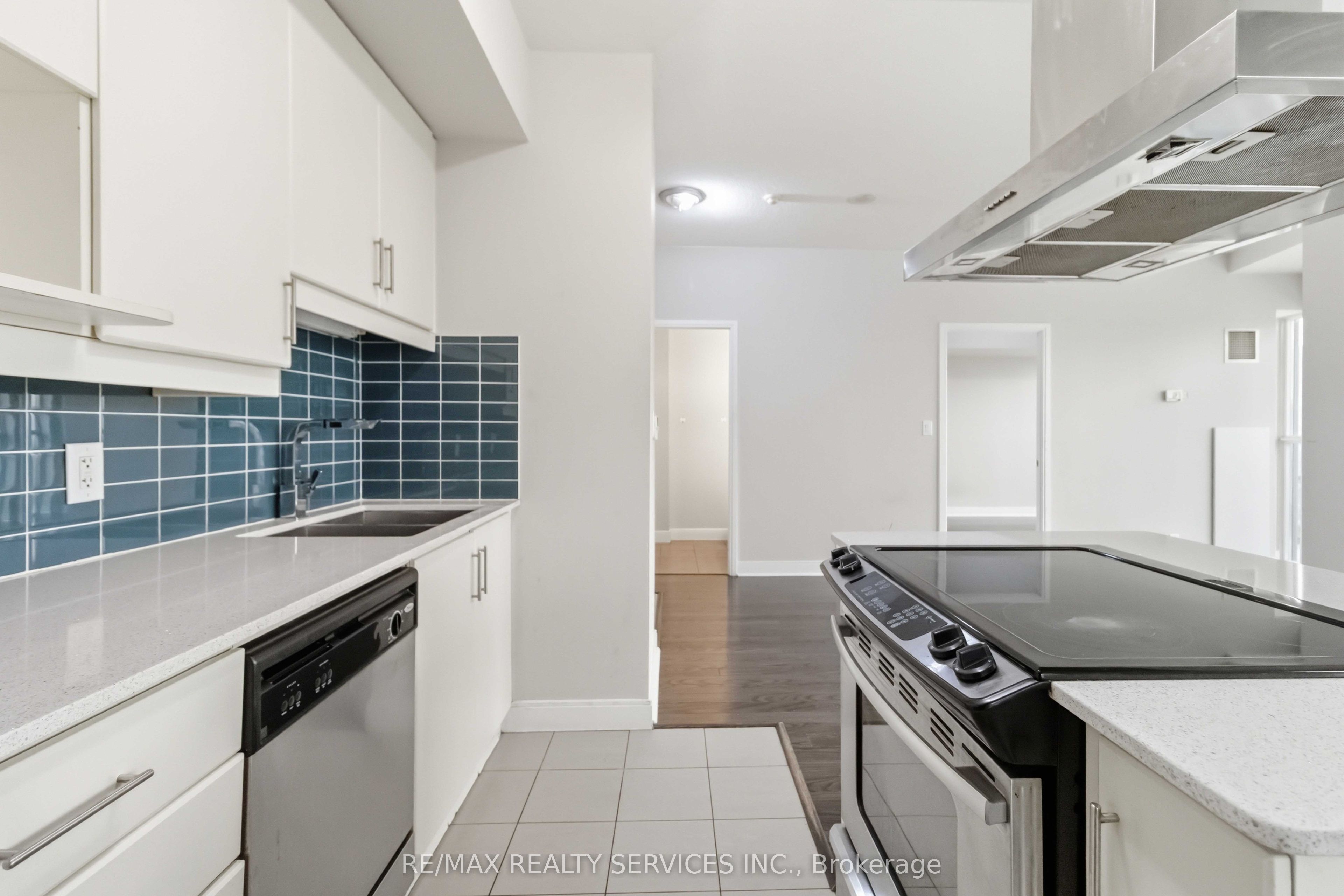 60 Absolute Avenue 1405 Property Photo 12