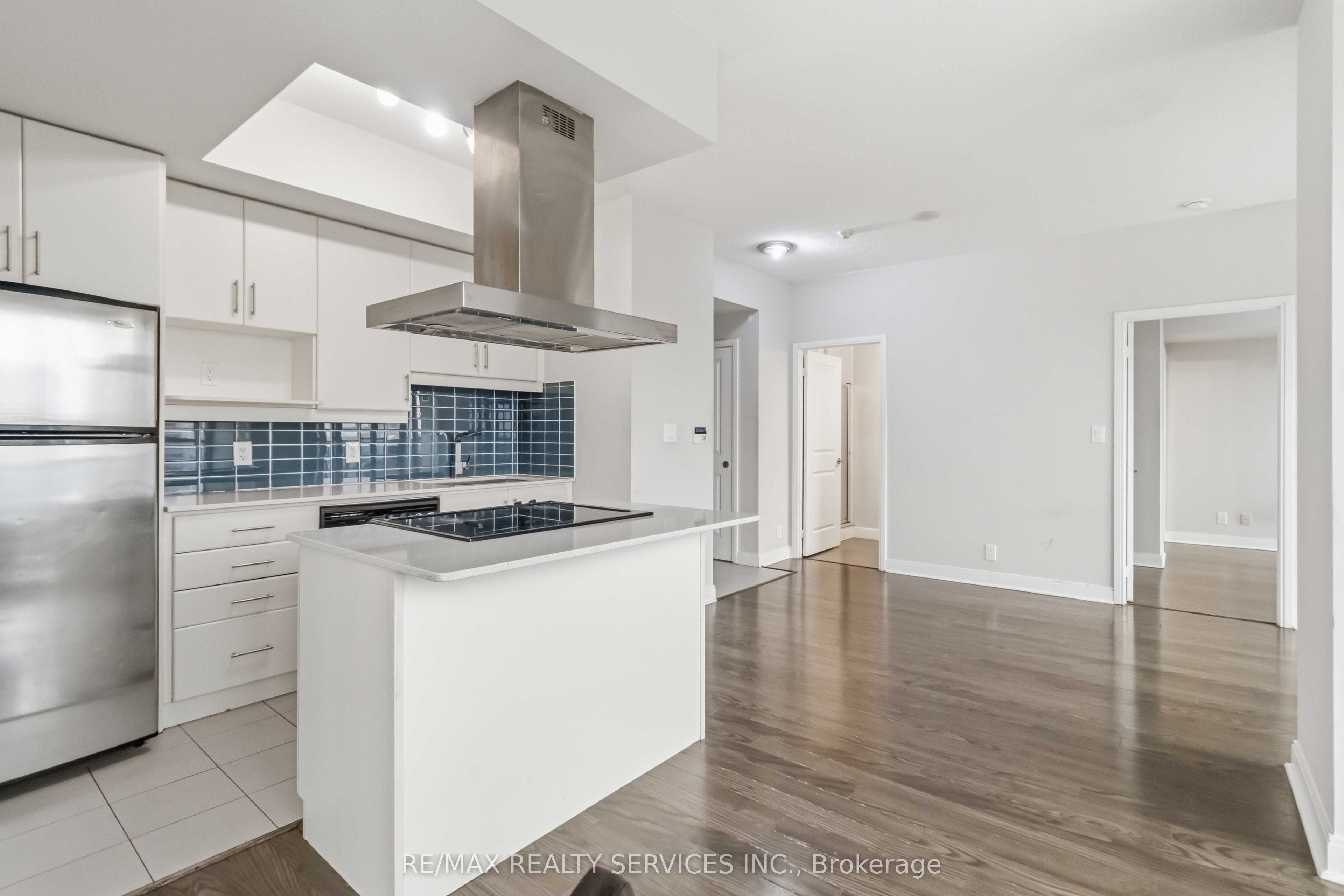 60 Absolute Avenue 1405 Property Photo 14