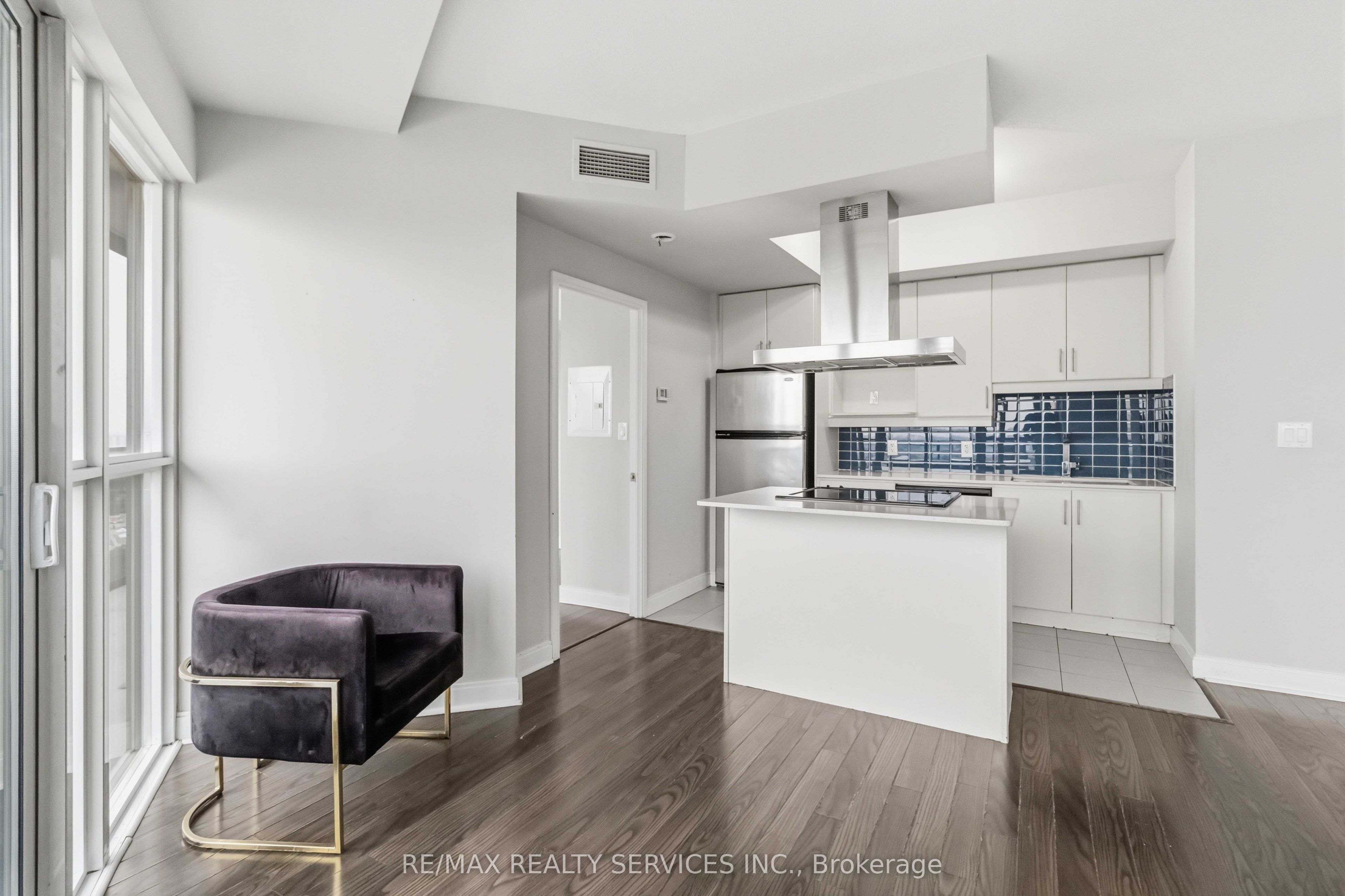 60 Absolute Avenue 1405 Property Photo 15