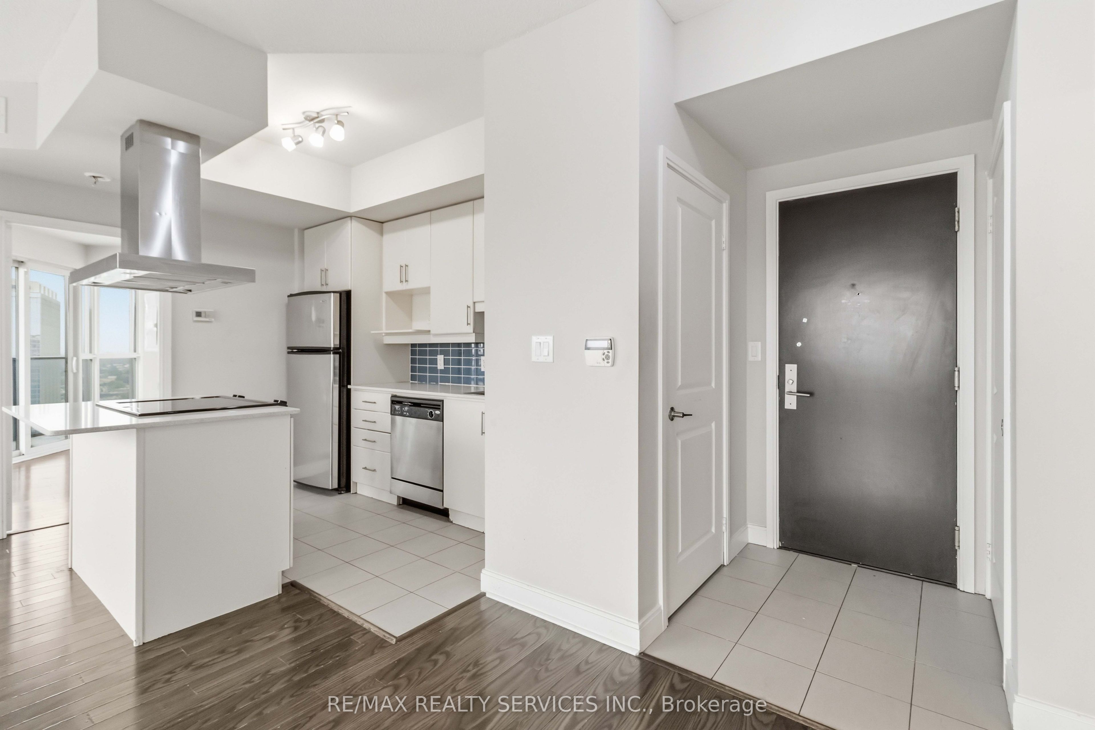 60 Absolute Avenue 1405 Property Photo 16