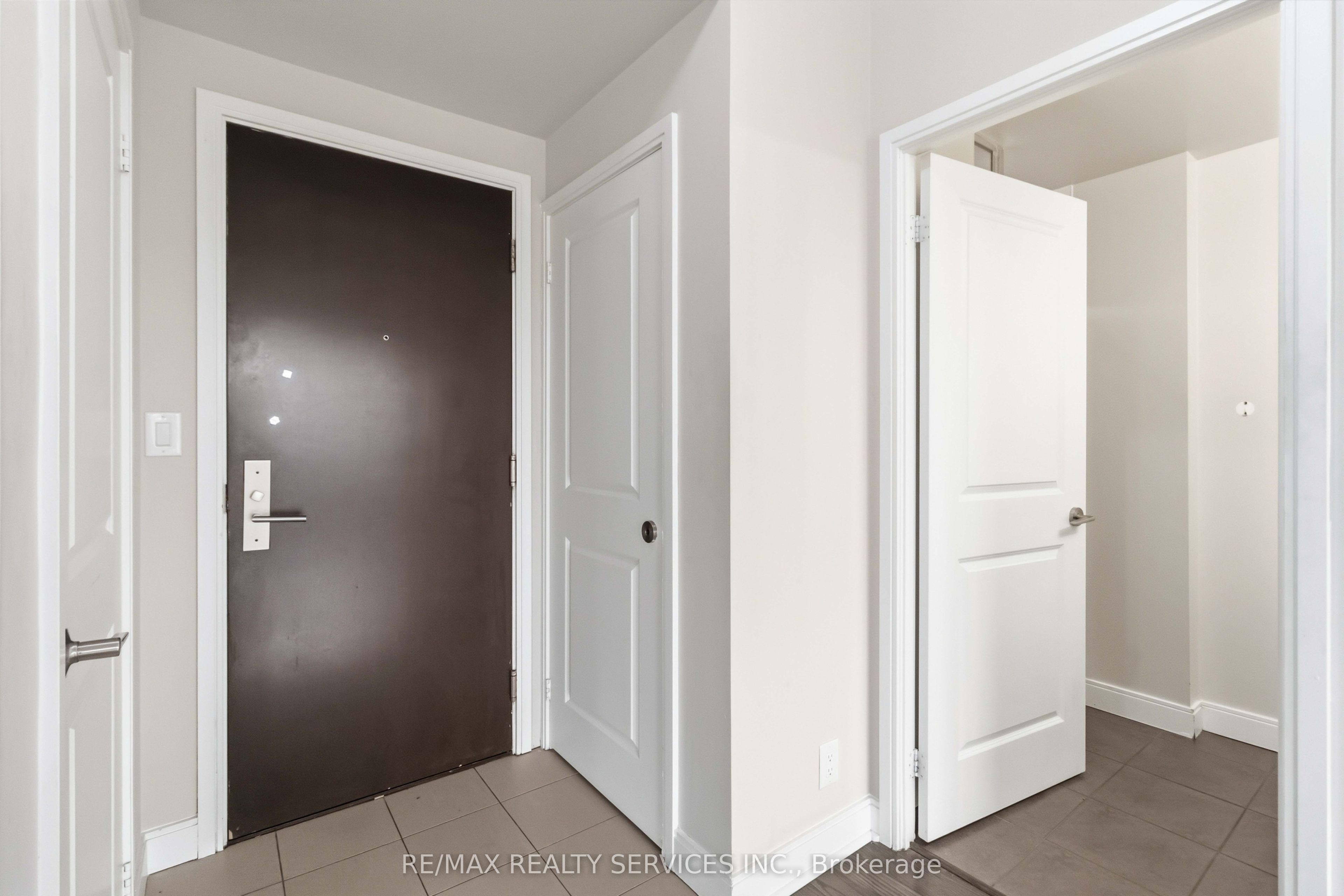 60 Absolute Avenue 1405 Property Photo 17
