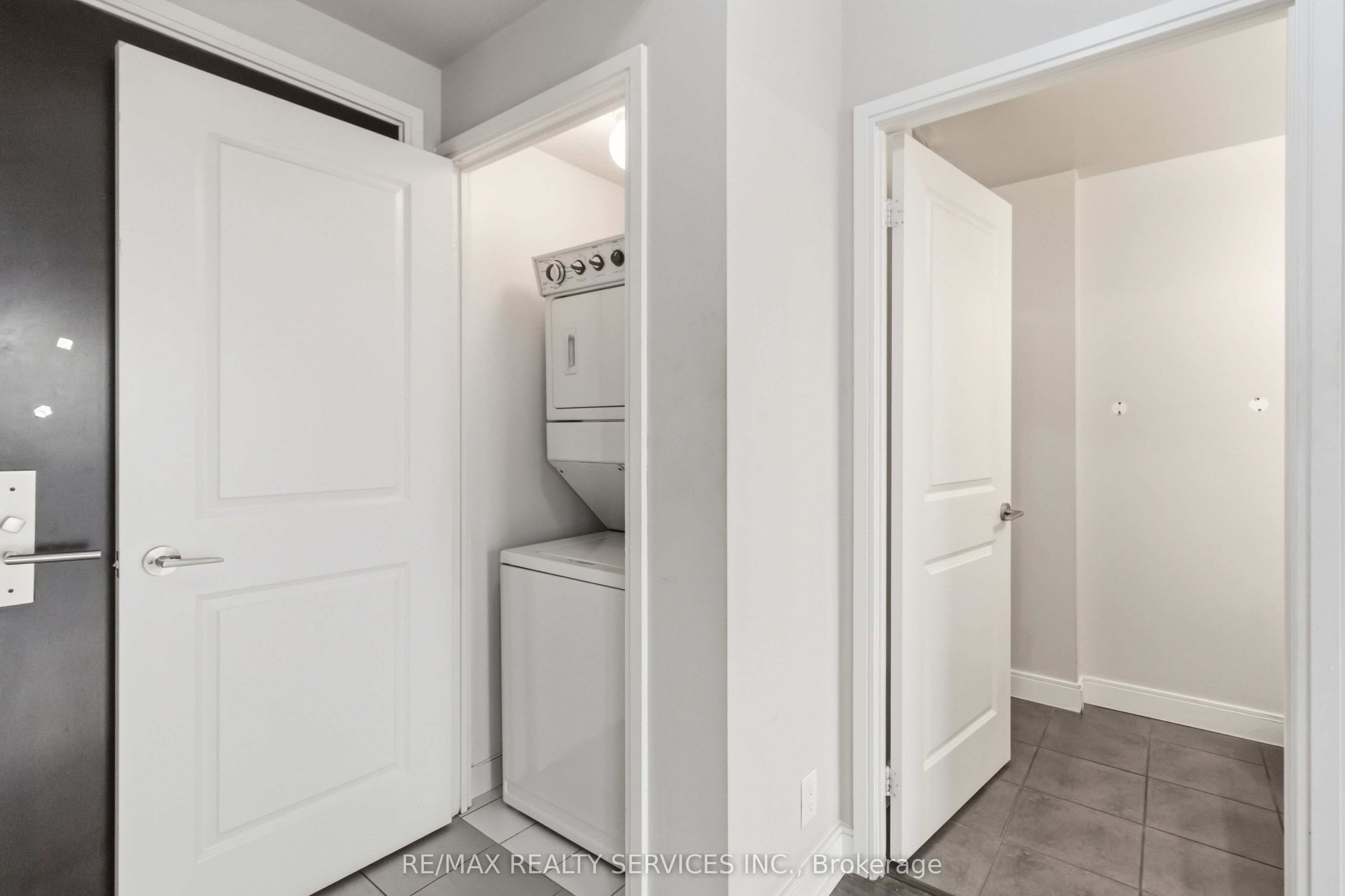 60 Absolute Avenue 1405 Property Photo 18