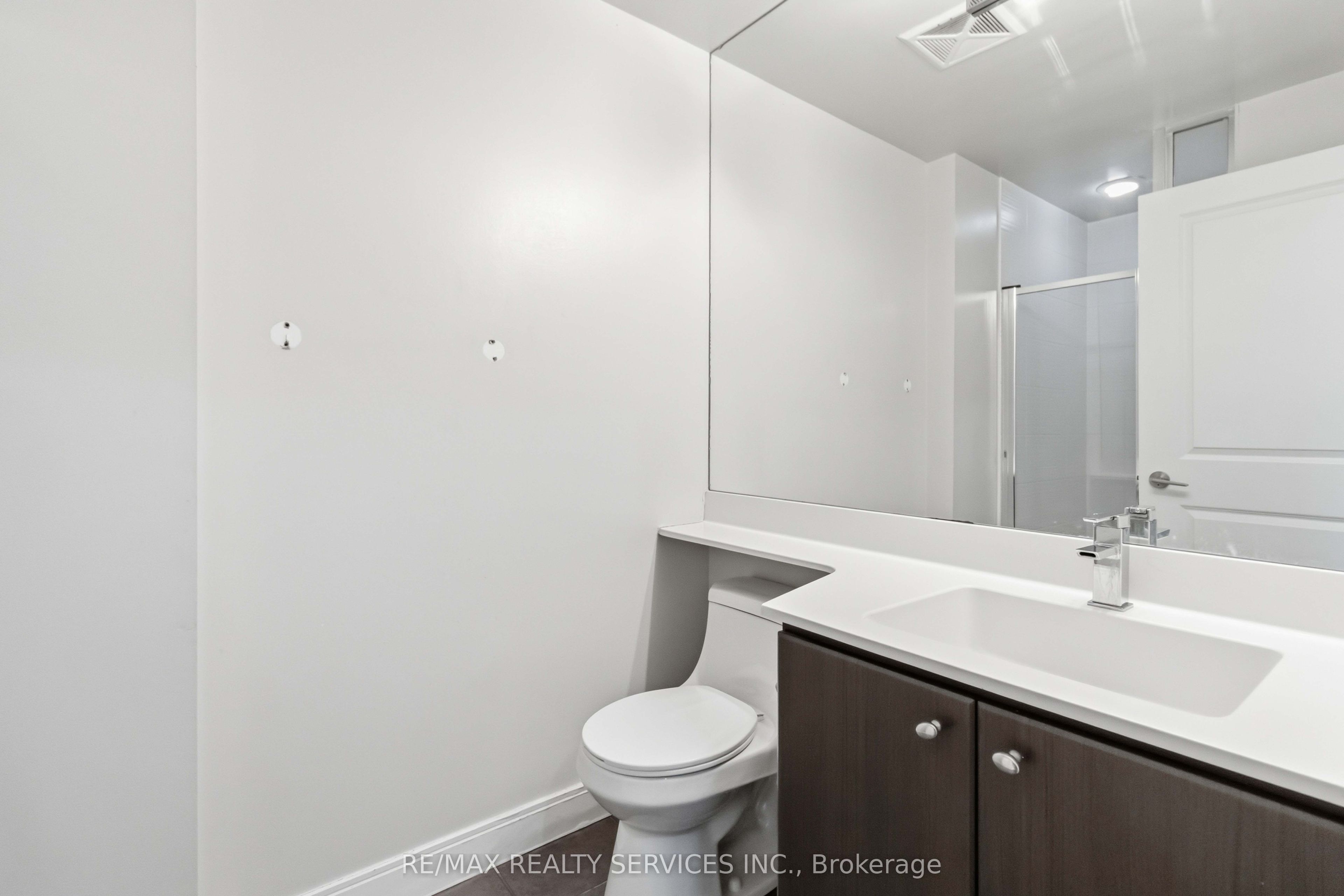 60 Absolute Avenue 1405 Property Photo 20