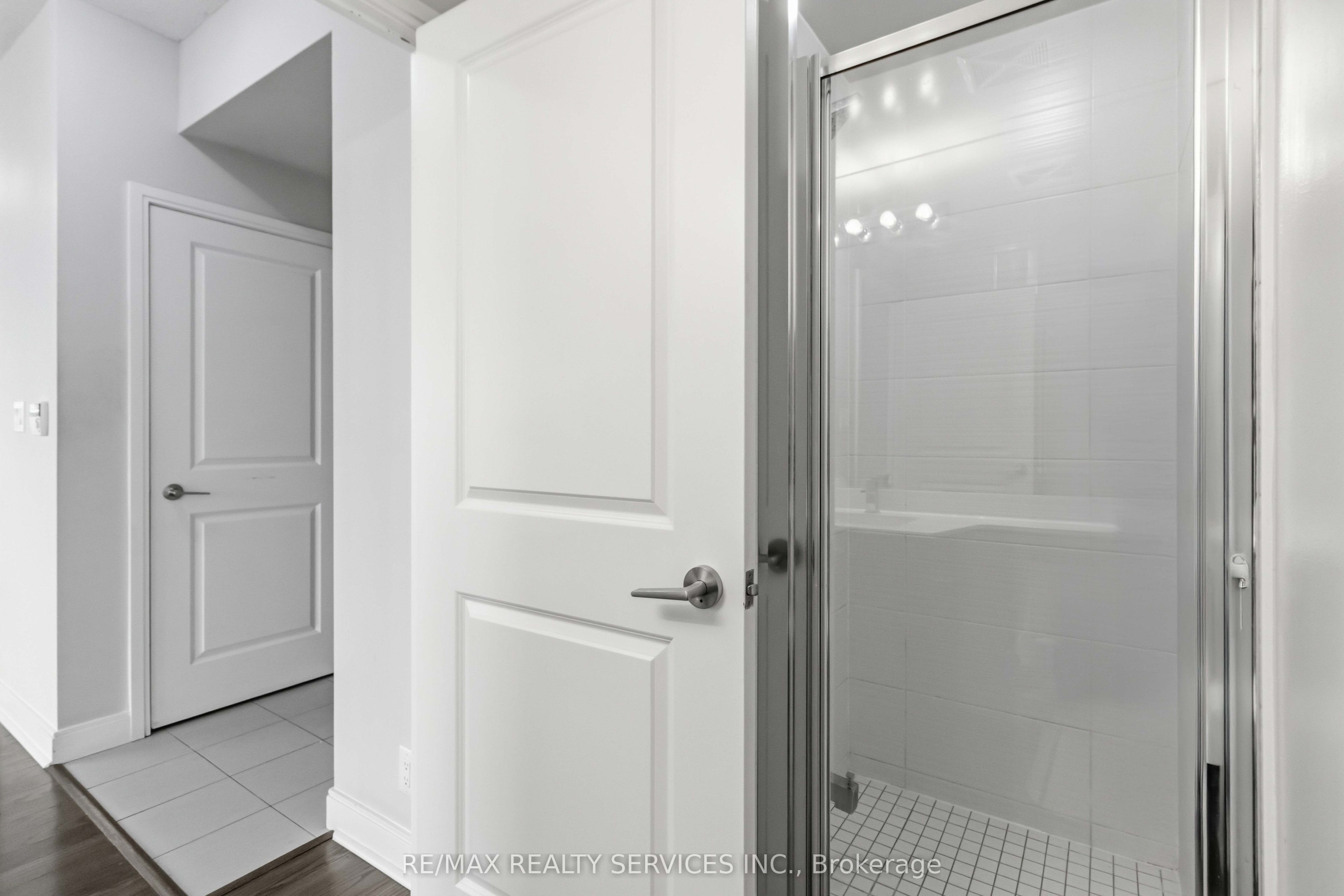 60 Absolute Avenue 1405 Property Photo 21