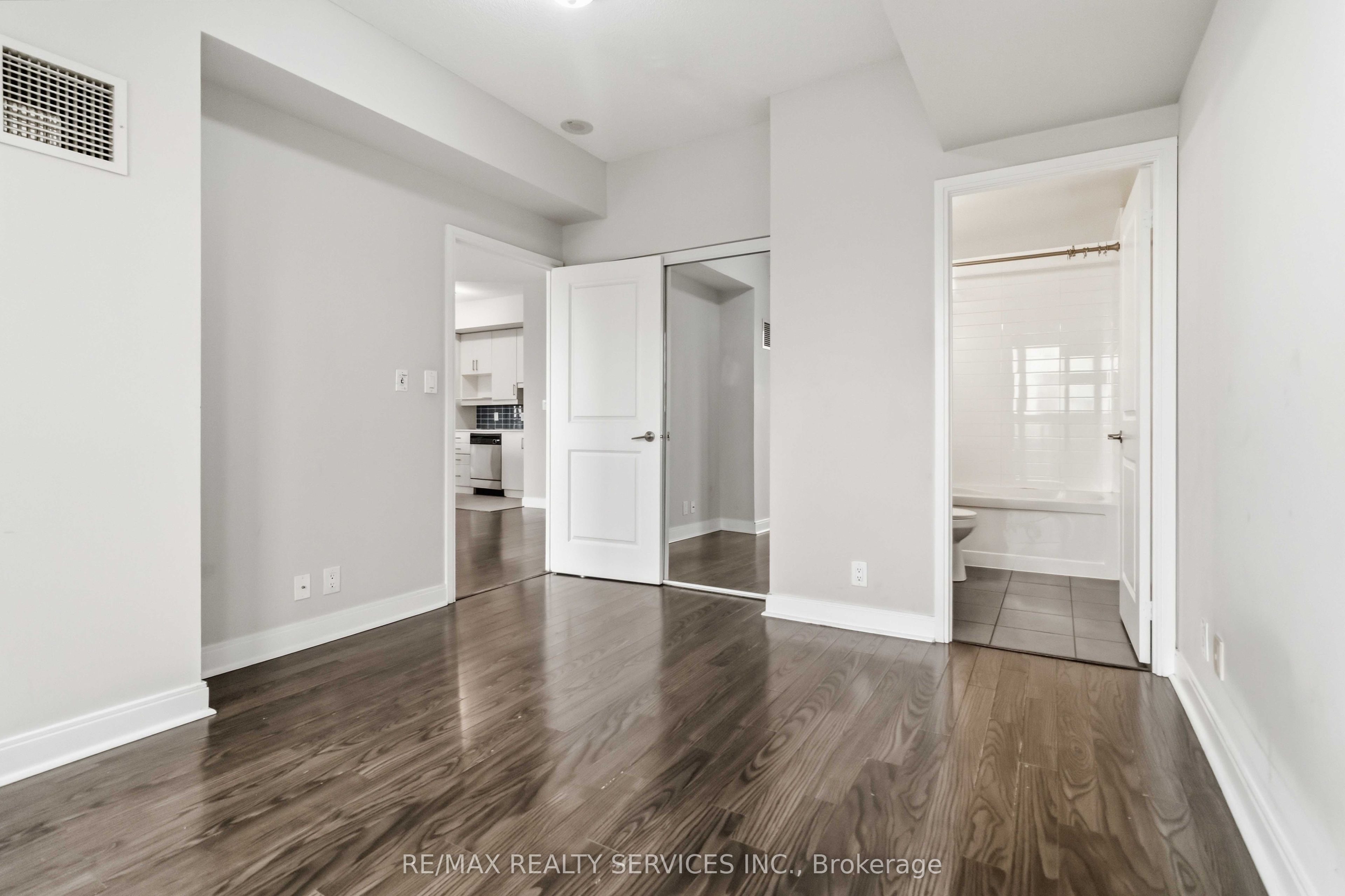 60 Absolute Avenue 1405 Property Photo 23