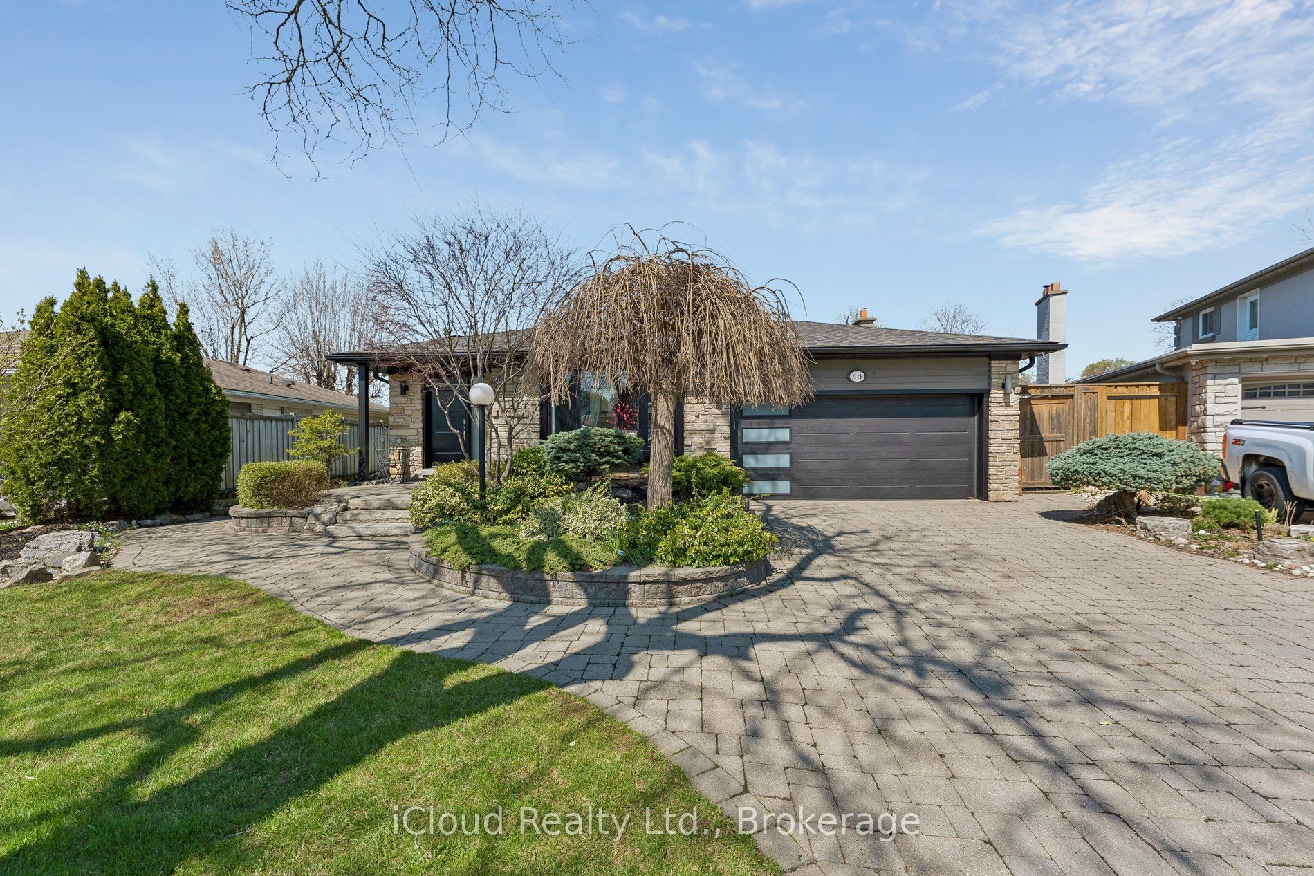 43 Ferndale Crescent Property Photo 1