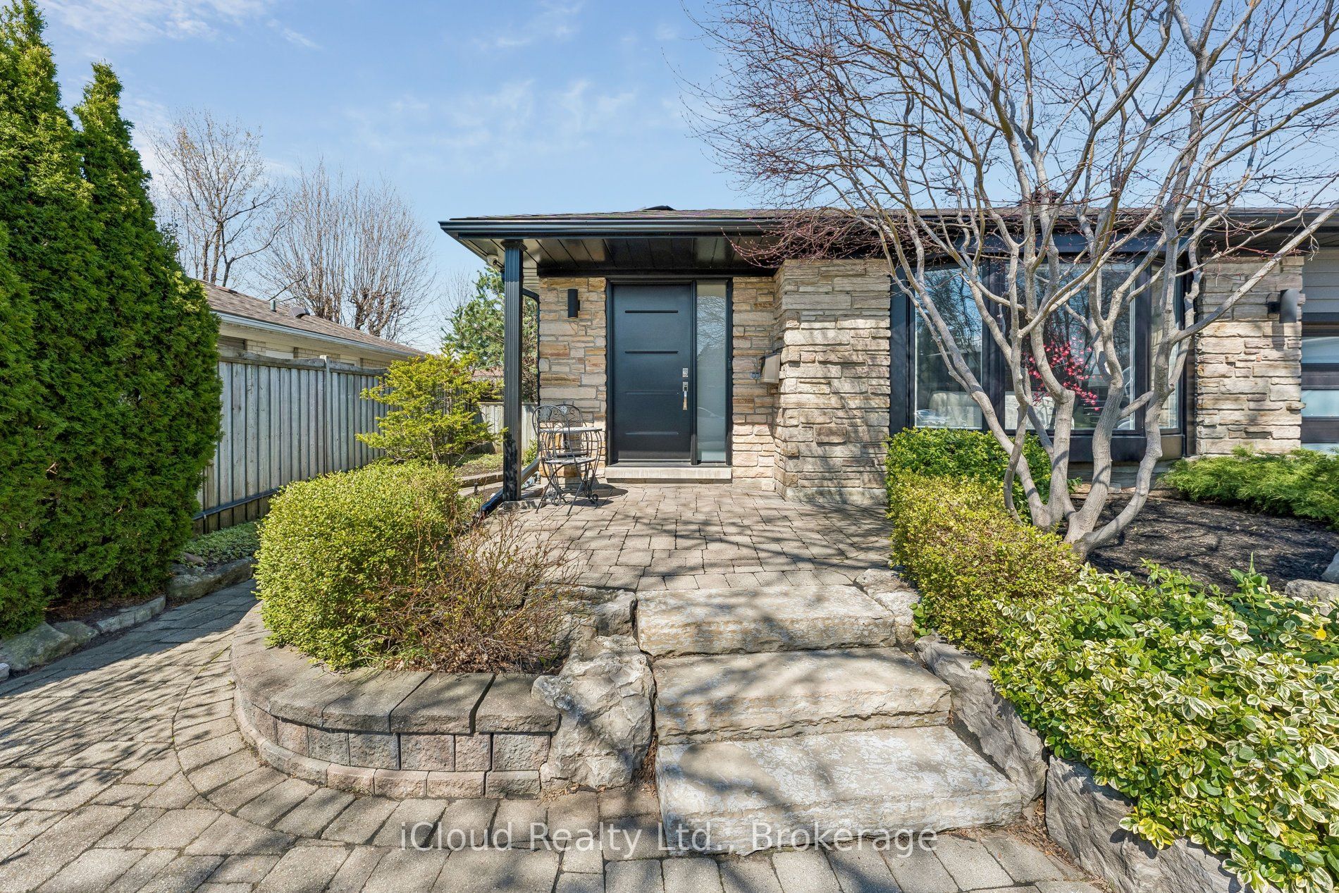 43 Ferndale Crescent Property Photo 2