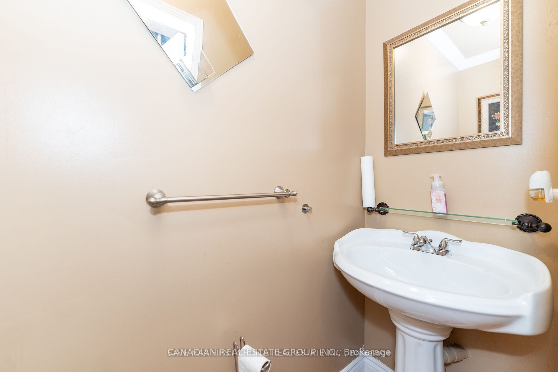 10 Chipmunk Crescent Property Photo 16