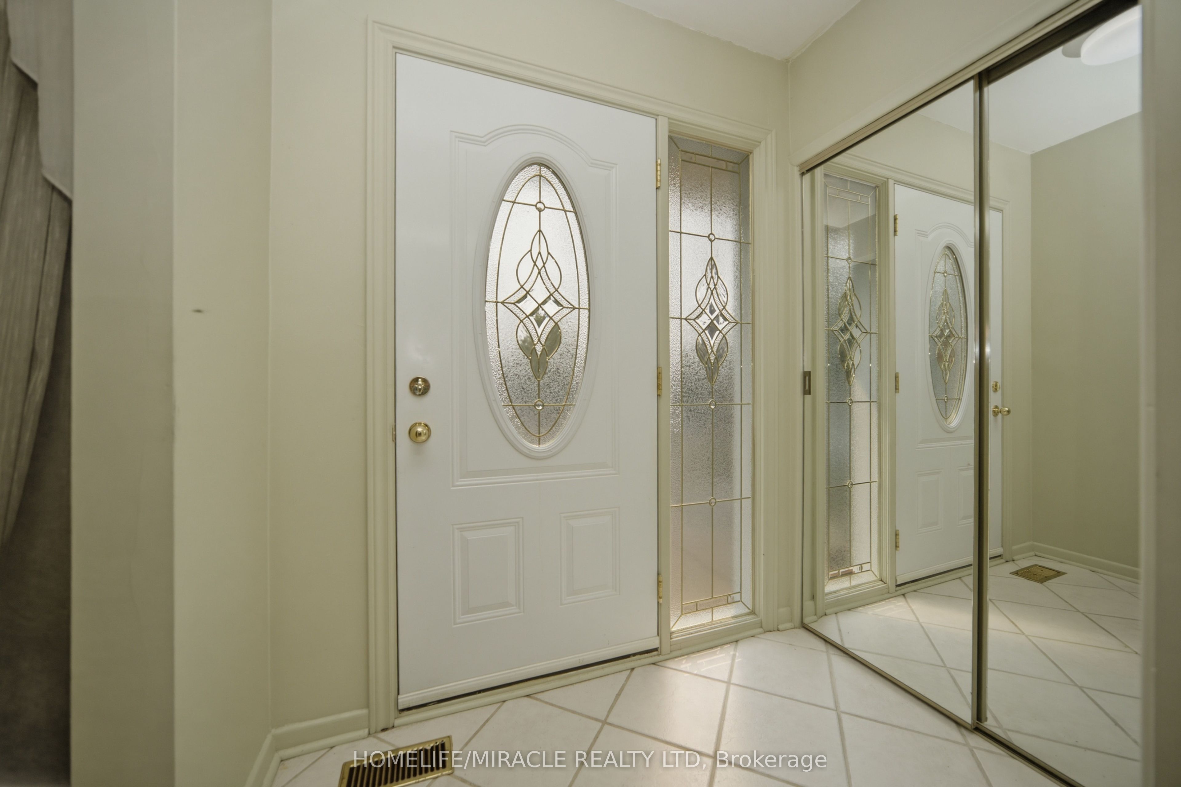 7089 Landen Court Property Photo 3