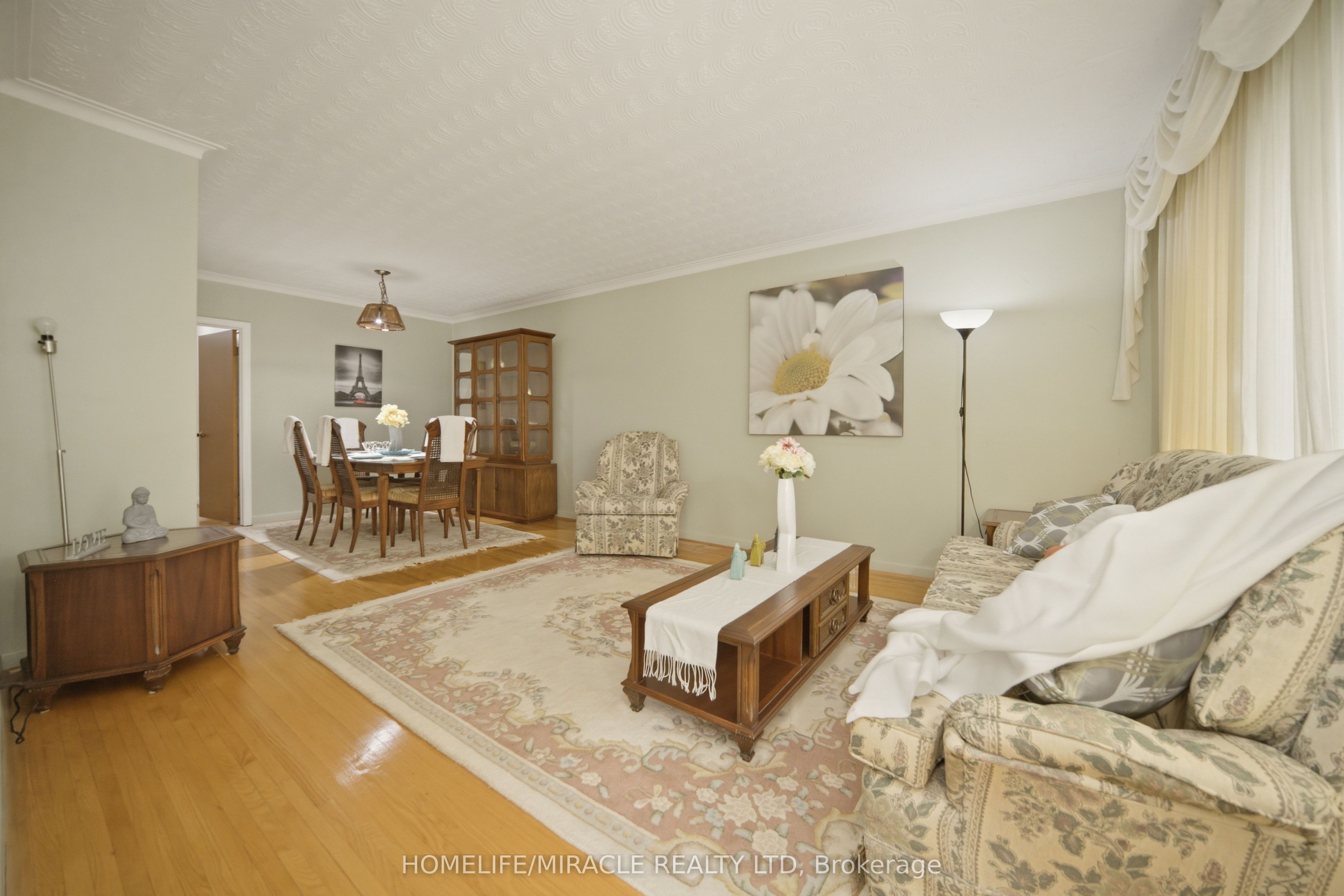 7089 Landen Court Property Photo 4