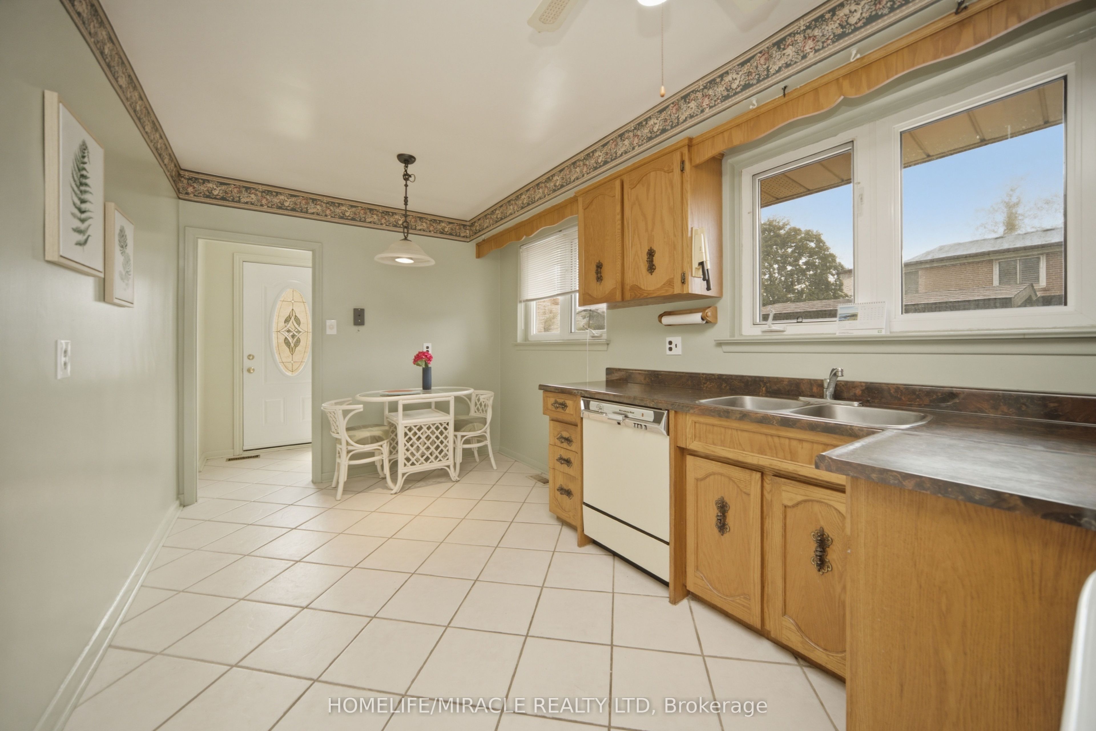 7089 Landen Court Property Photo 9