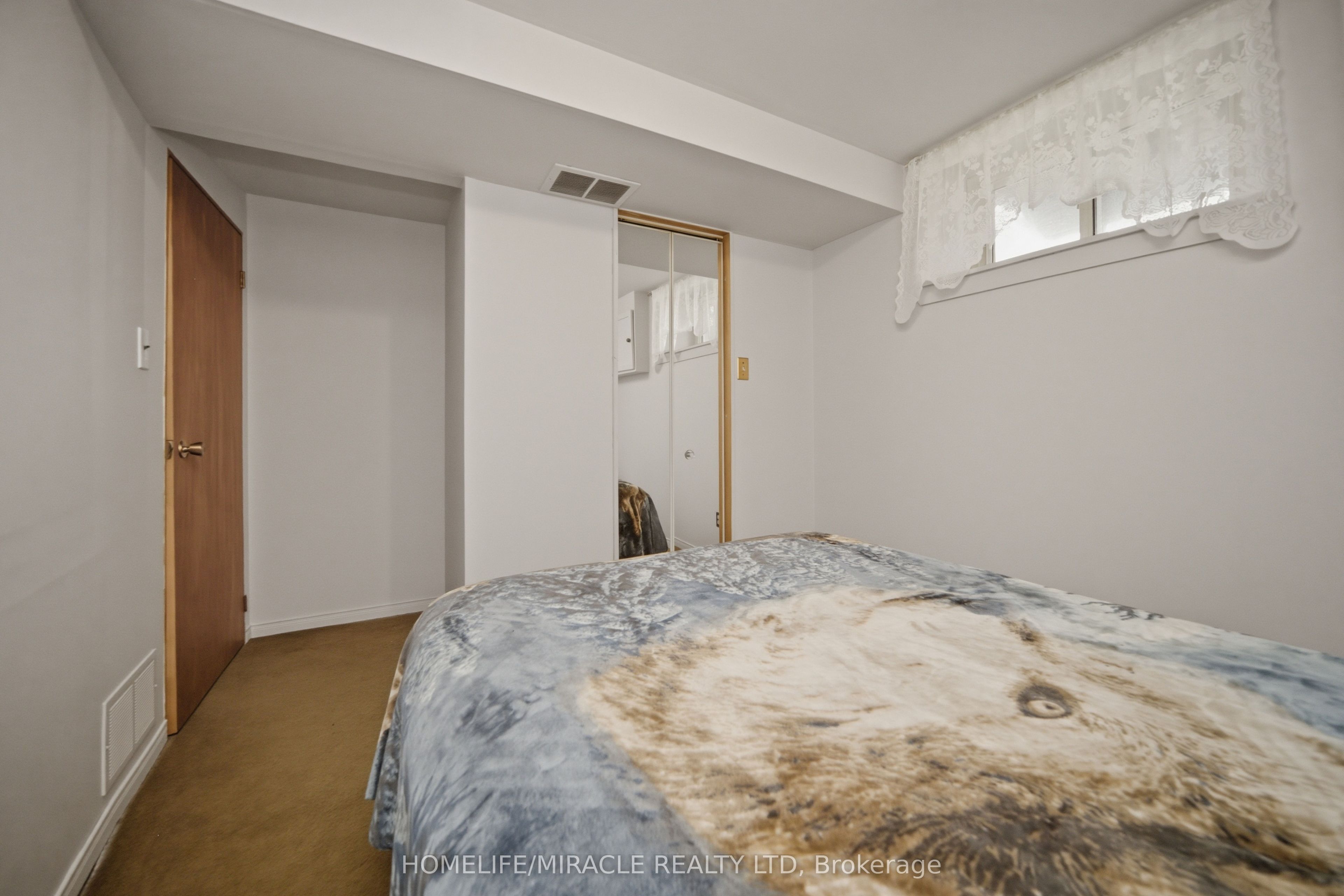 7089 Landen Court Property Photo 32