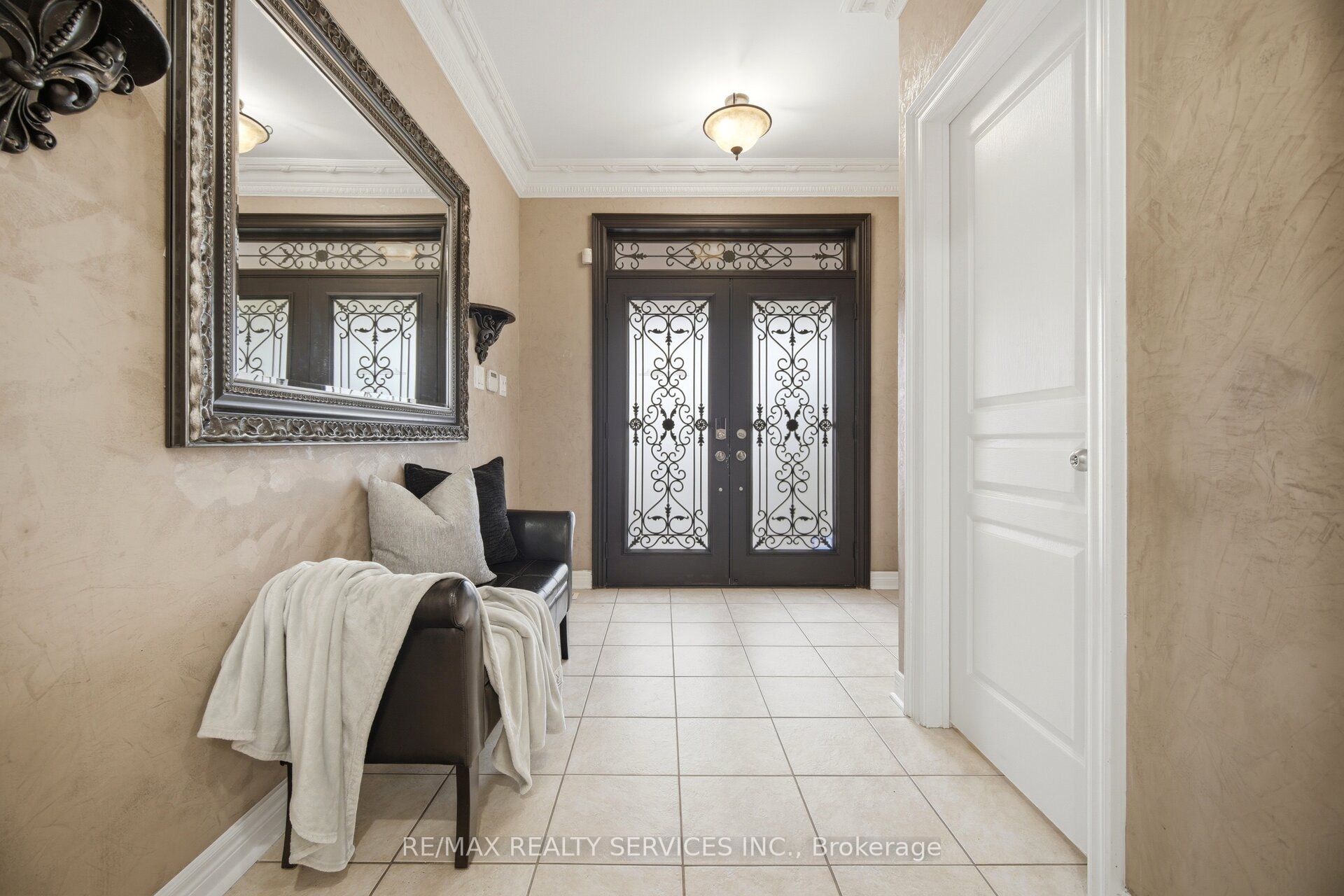 6 Snapdragon Square Property Photo 2