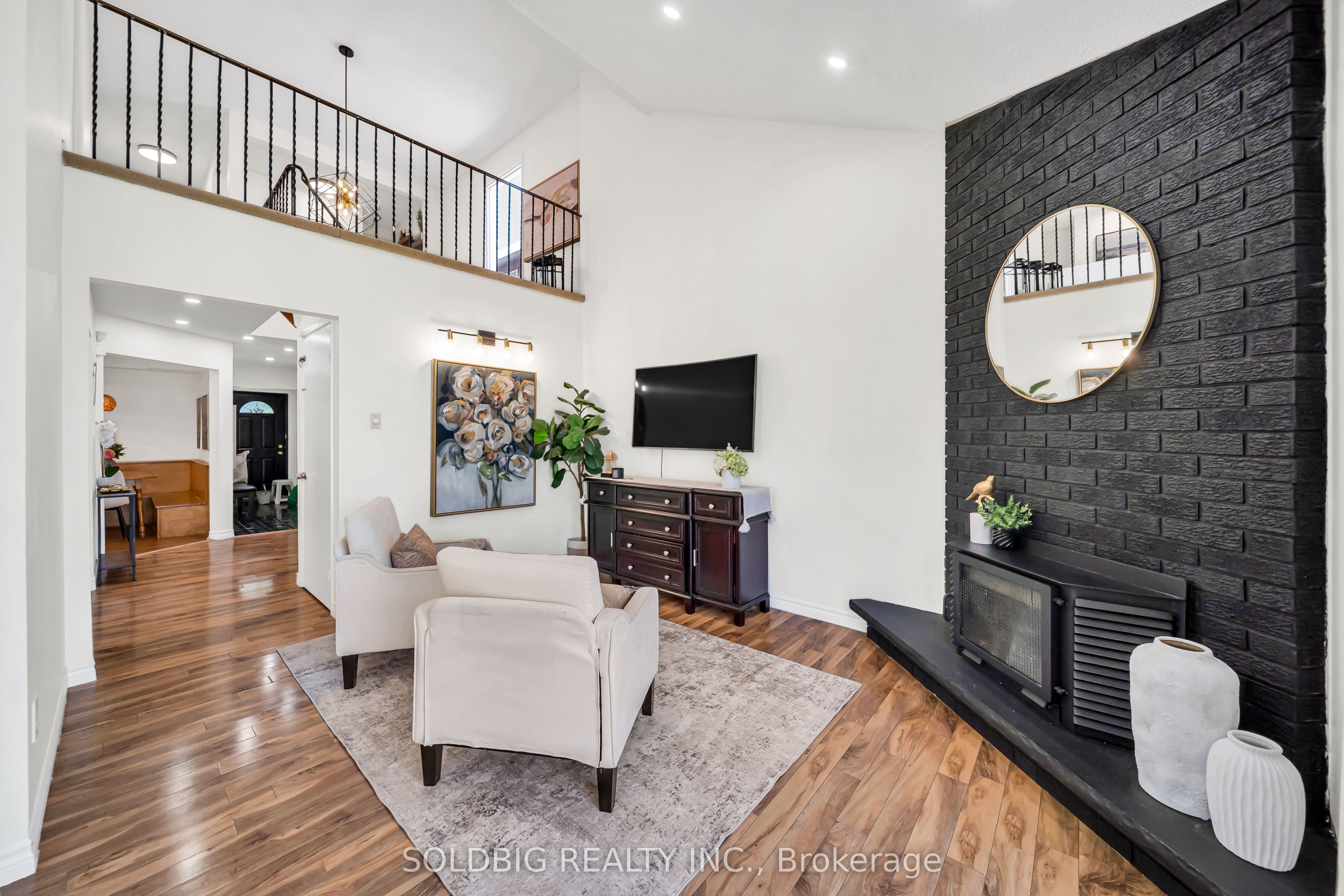 76 Banting Crescent Property Photo 4