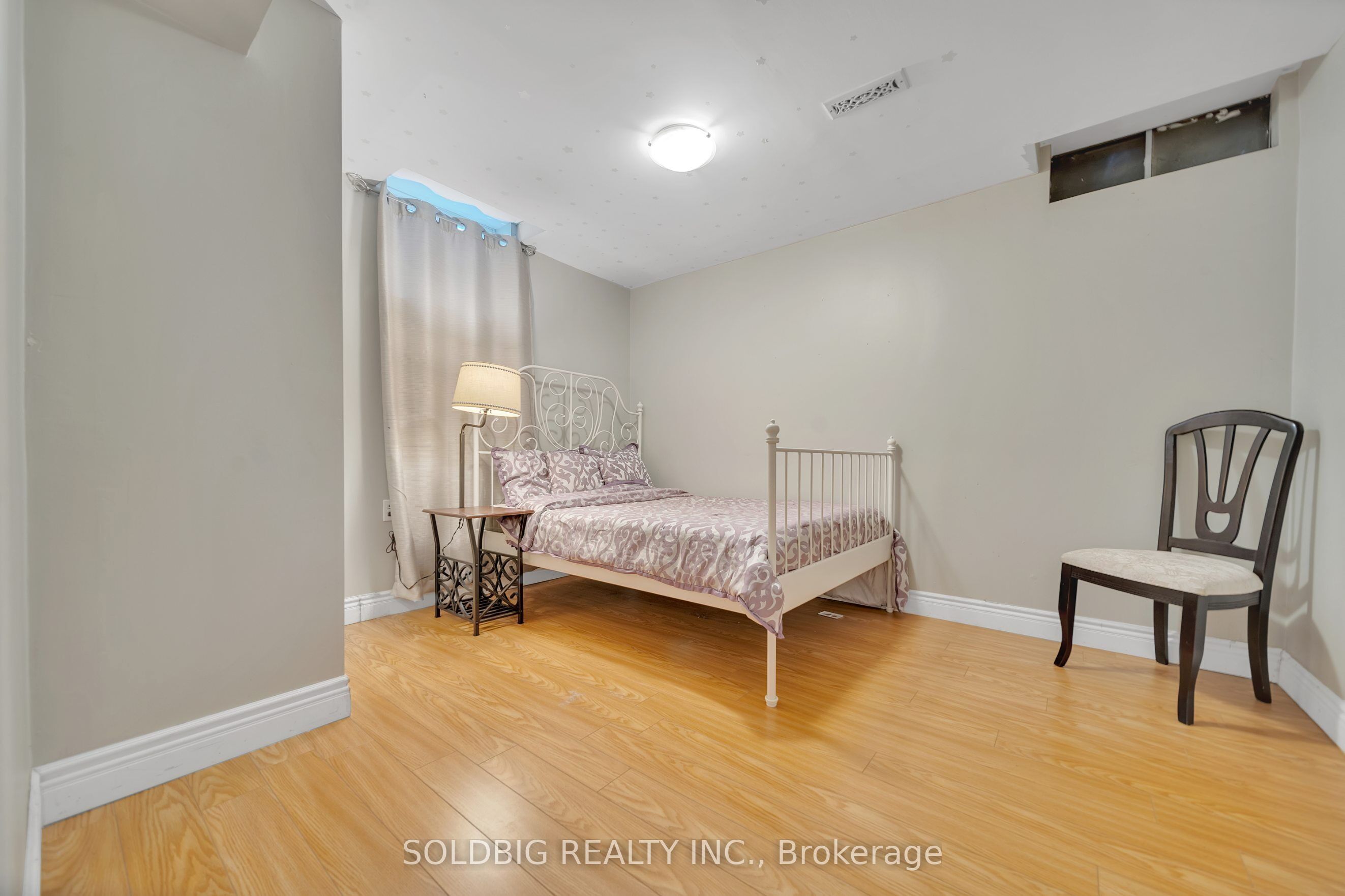 76 Banting Crescent Property Photo 27