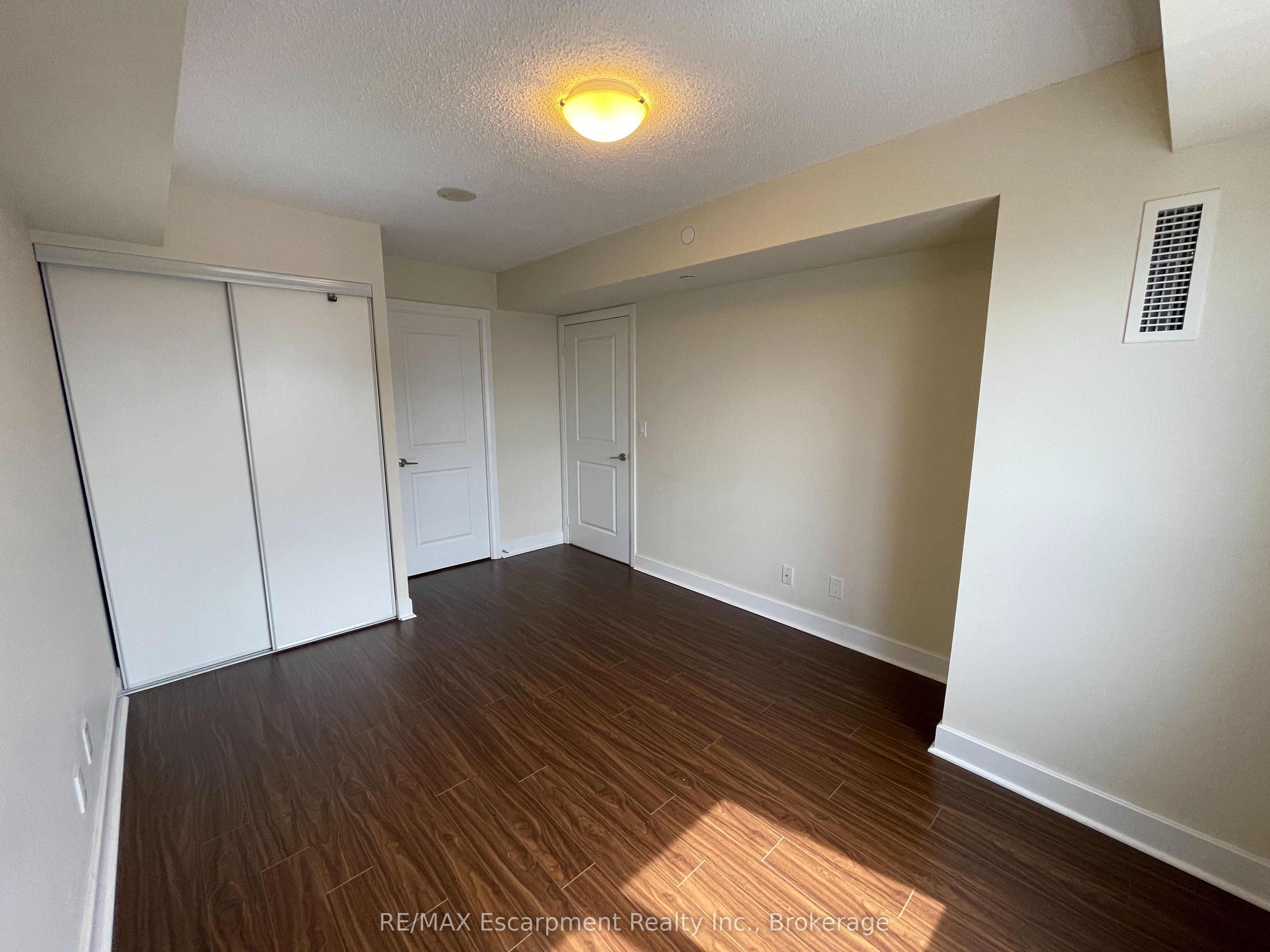 6 Eva Road 907 Property Photo 18