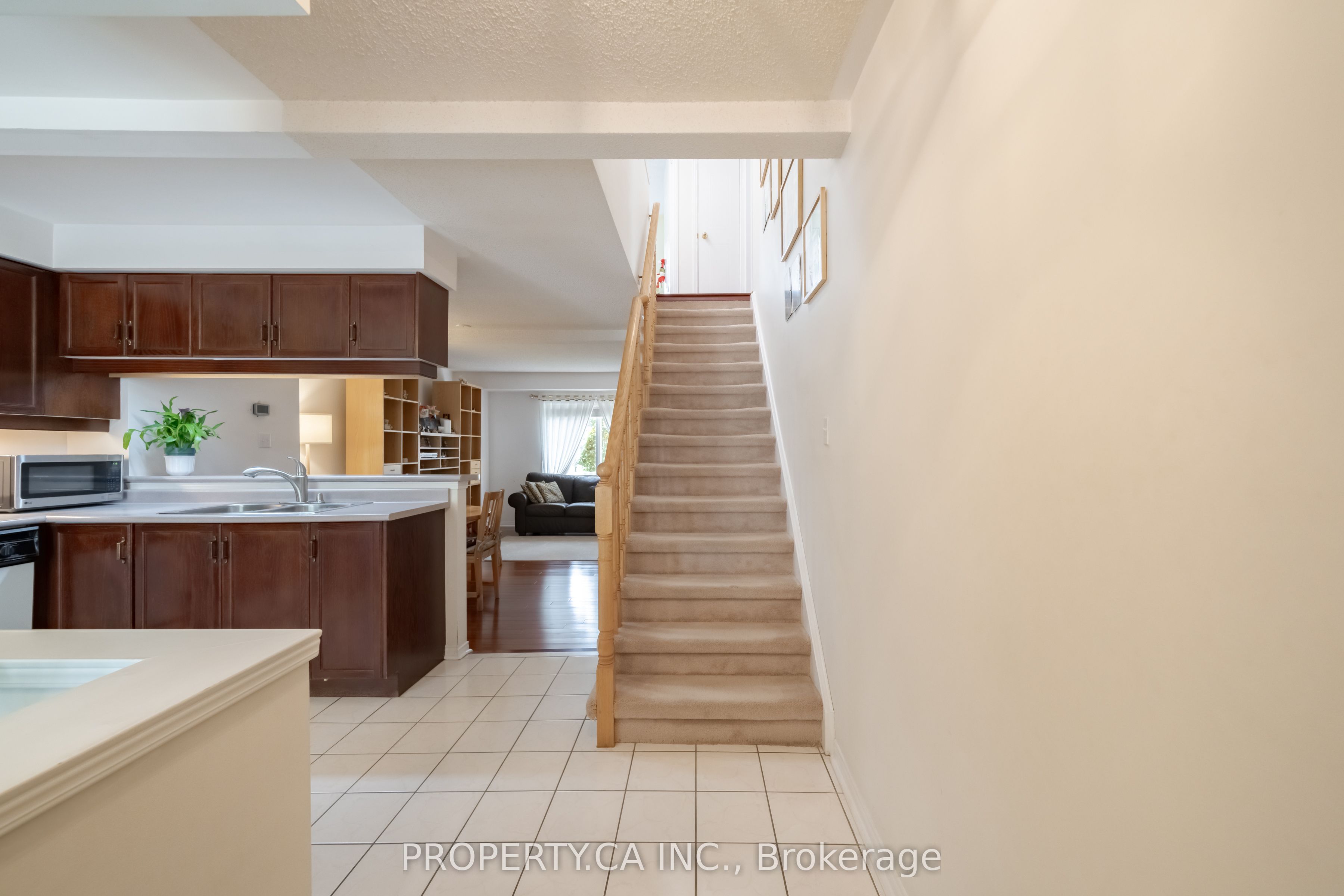 72 Desert Sand Drive Property Photo 6