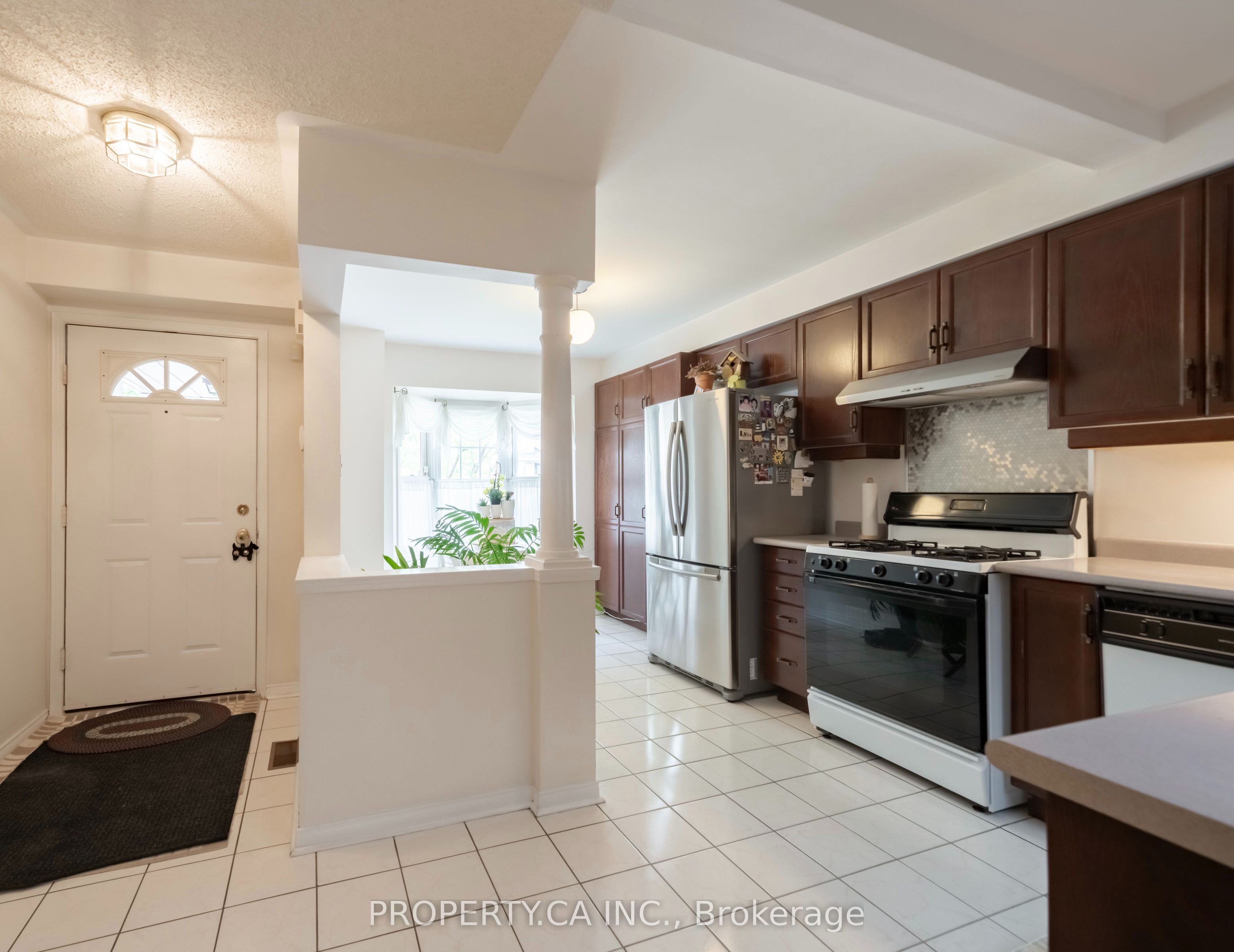 72 Desert Sand Drive Property Photo 6
