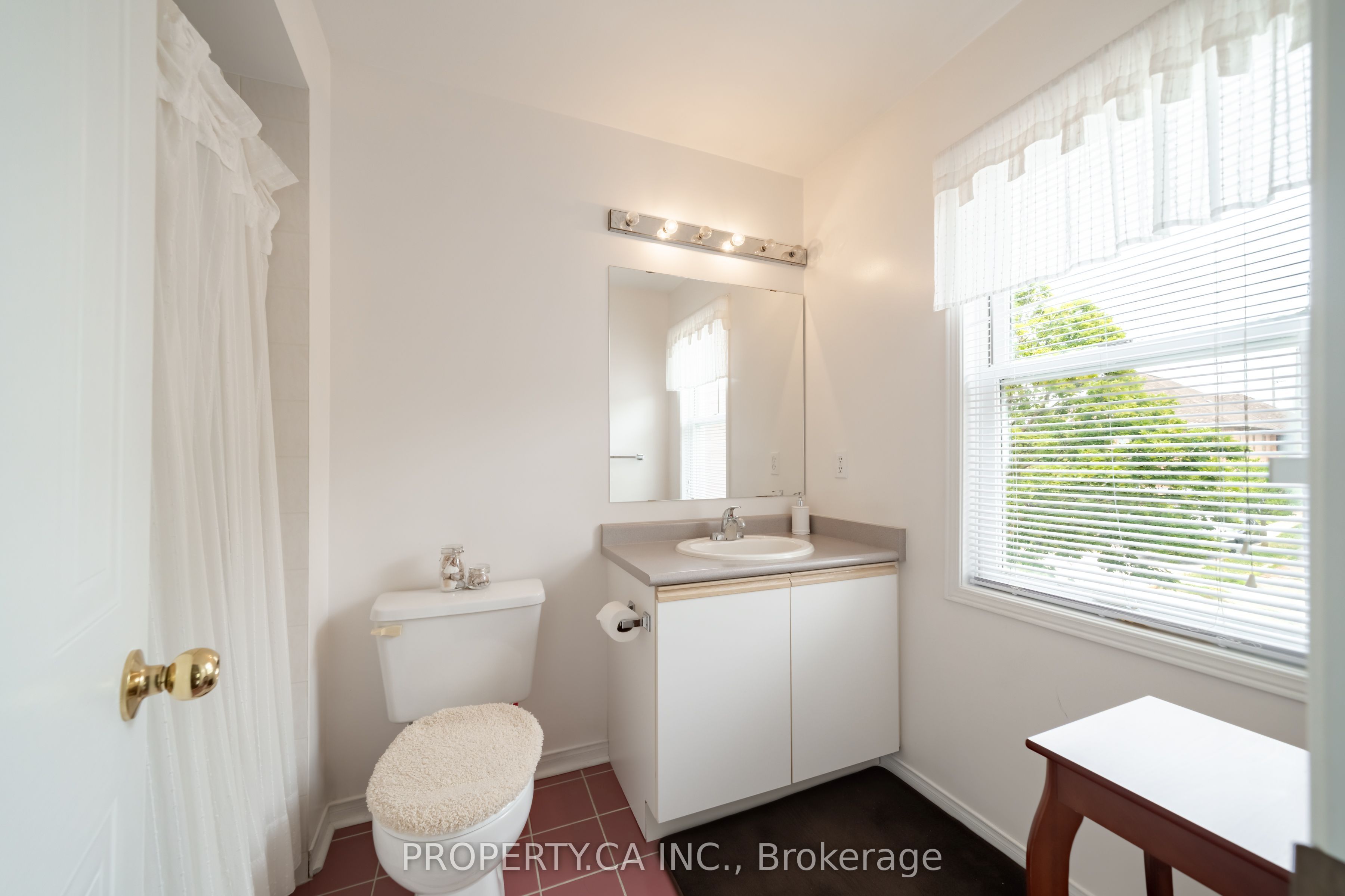 72 Desert Sand Drive Property Photo 28