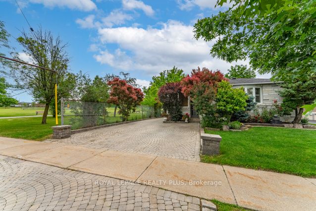 87 Hullmar Drive Property Photo 3