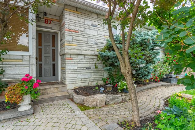 87 Hullmar Drive Property Photo 4