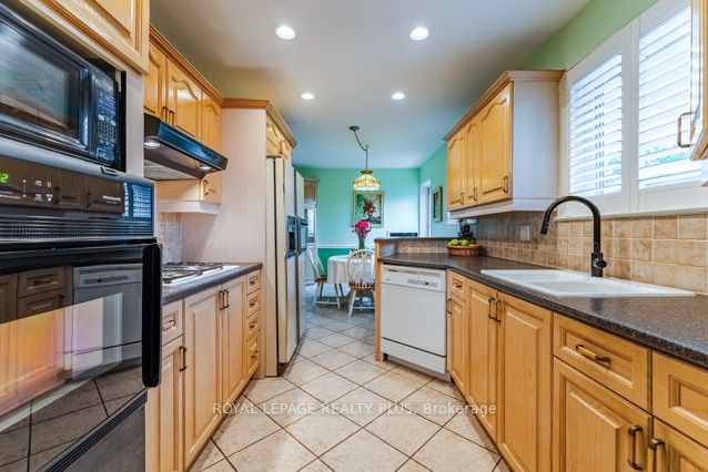 87 Hullmar Drive Property Photo 13