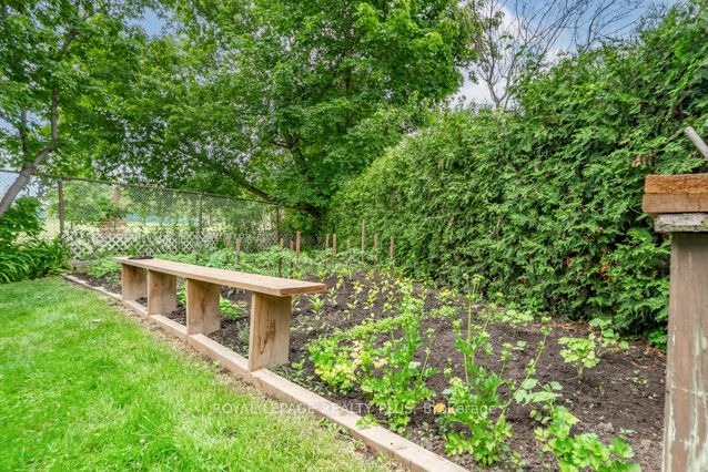 87 Hullmar Drive Property Photo 39