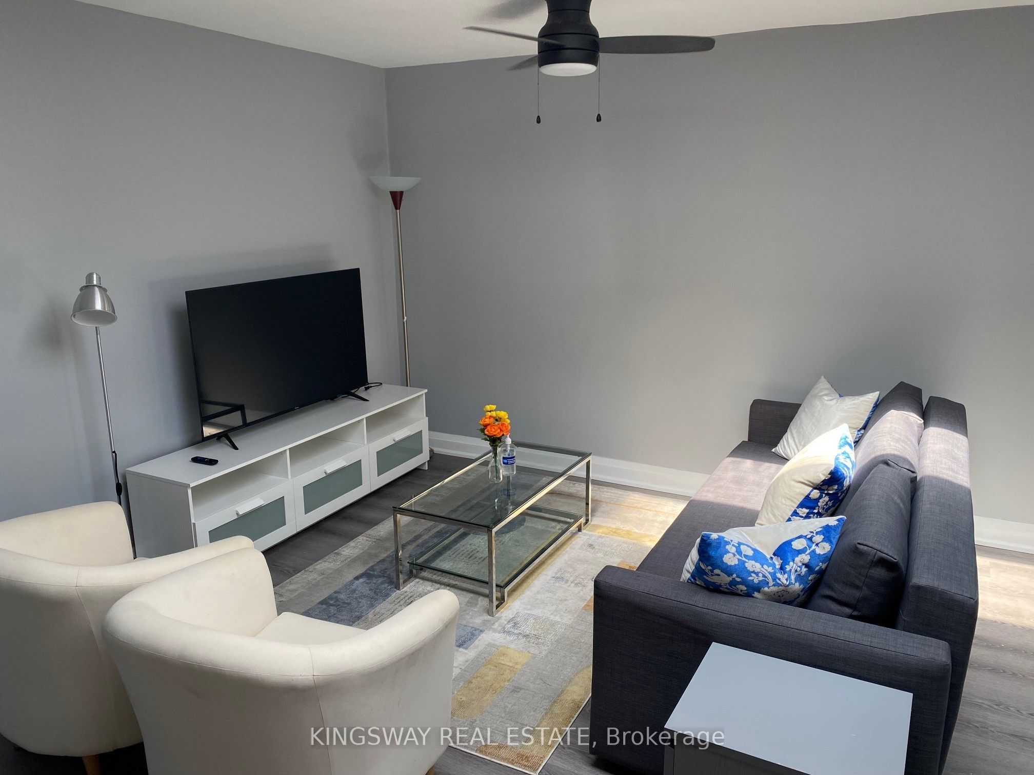 769 The Queensway 1 Property Photo 4