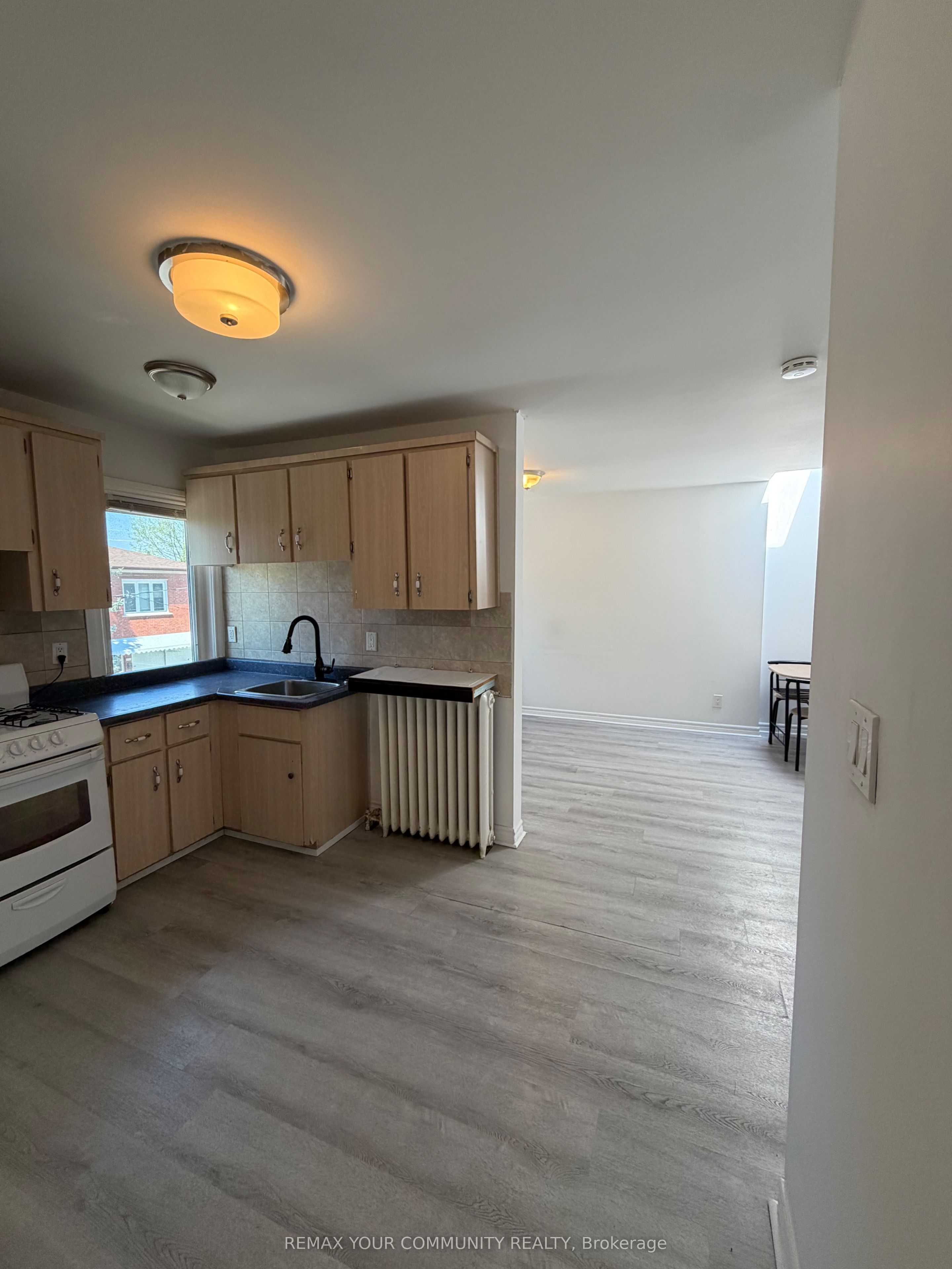 129 Morrison Avenue 2nd Floor Property Photo 4