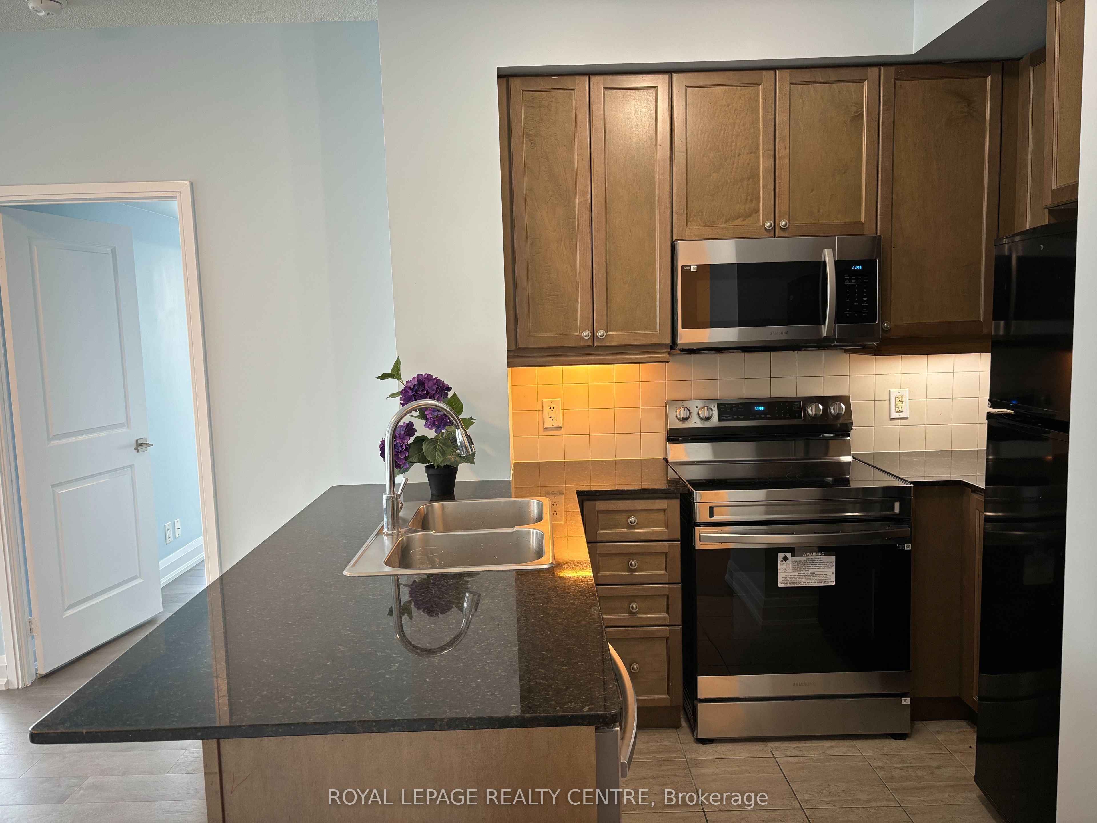 60 Absolute Avenue 1103 Property Photo 4