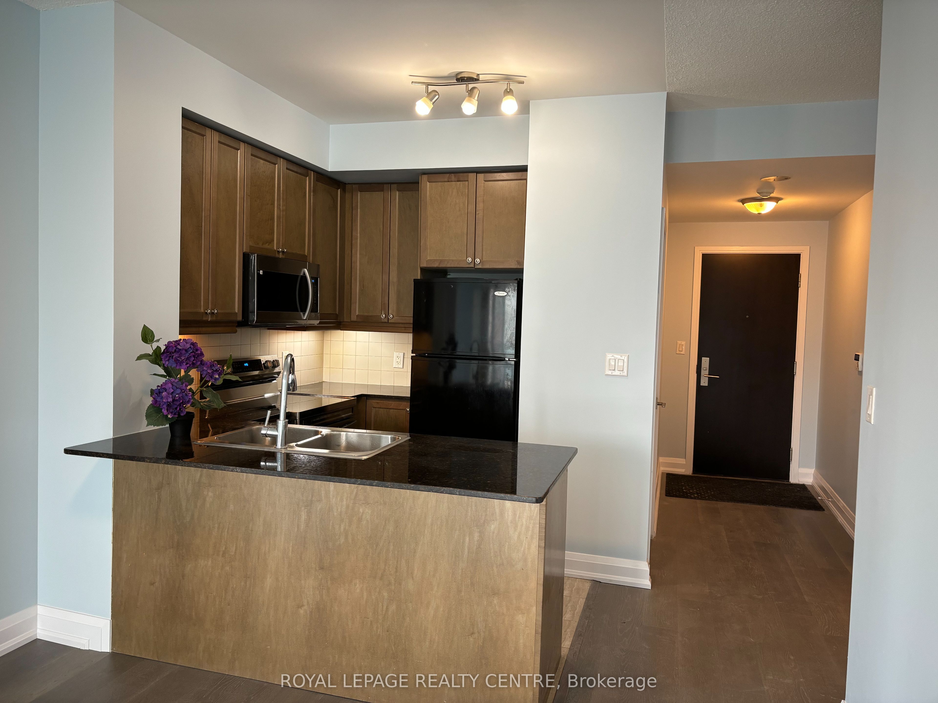 60 Absolute Avenue 1103 Property Photo 5