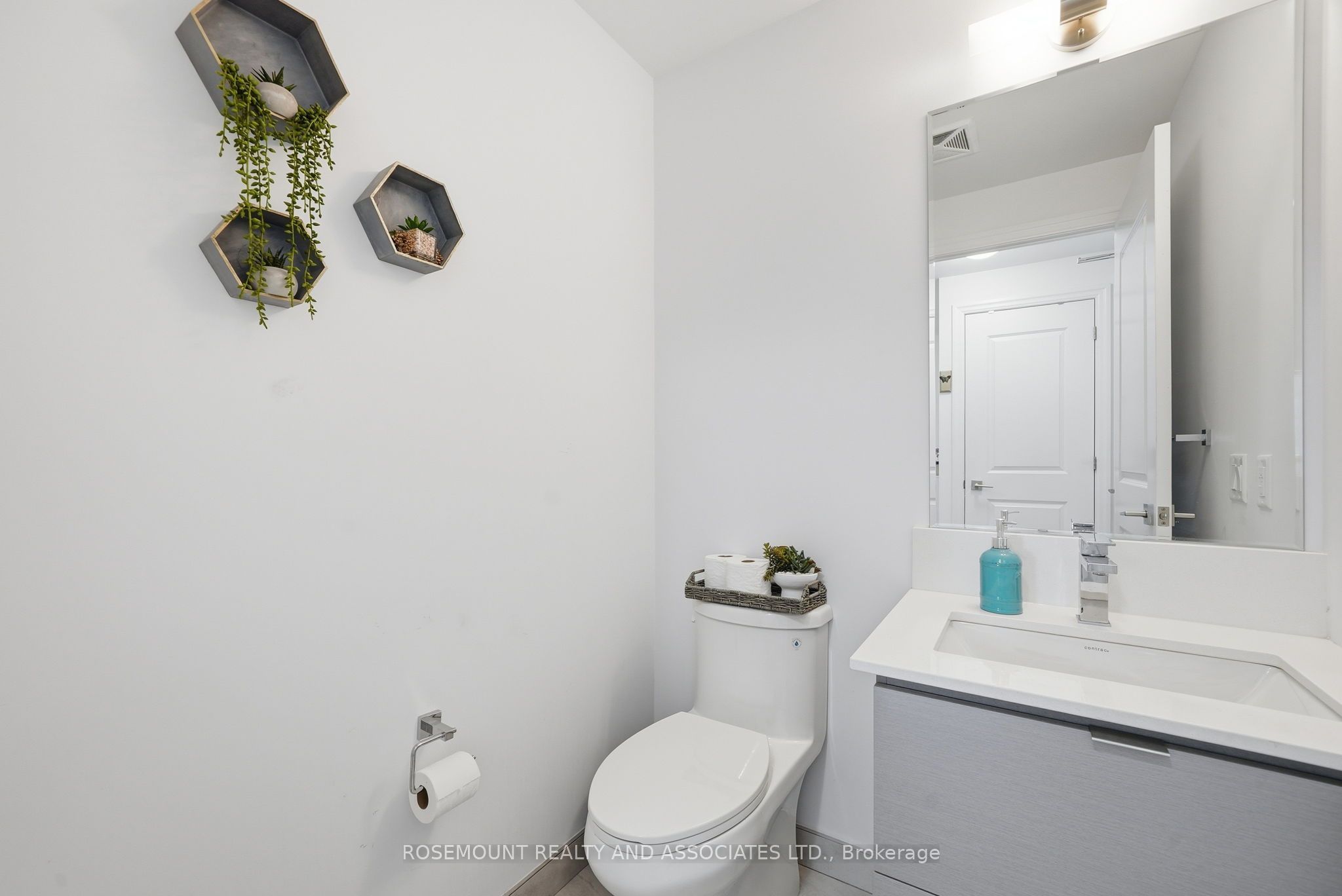 36 Elm Drive W 2105 Property Photo 16