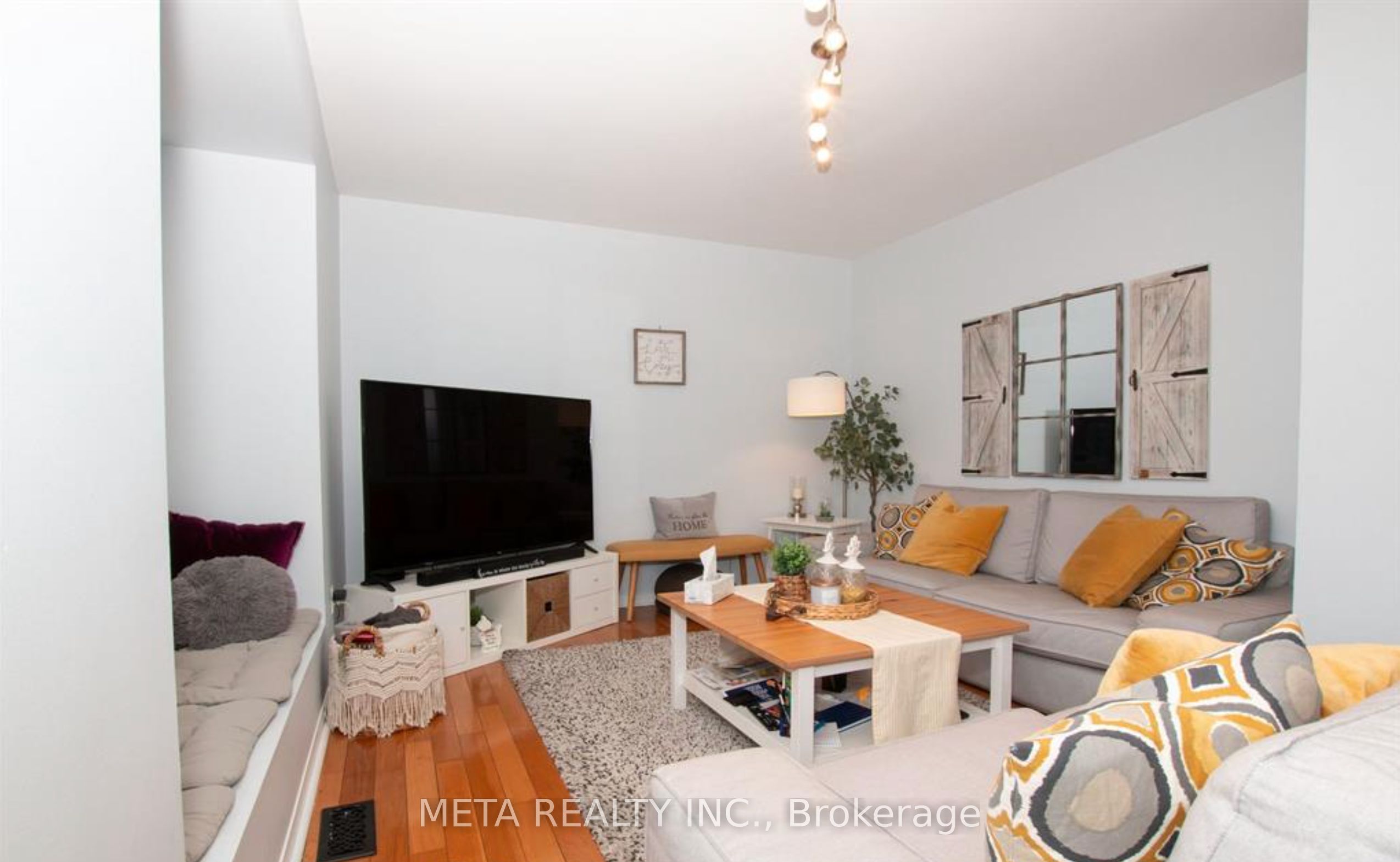 2109 Dunmore Avenue Property Photo 10