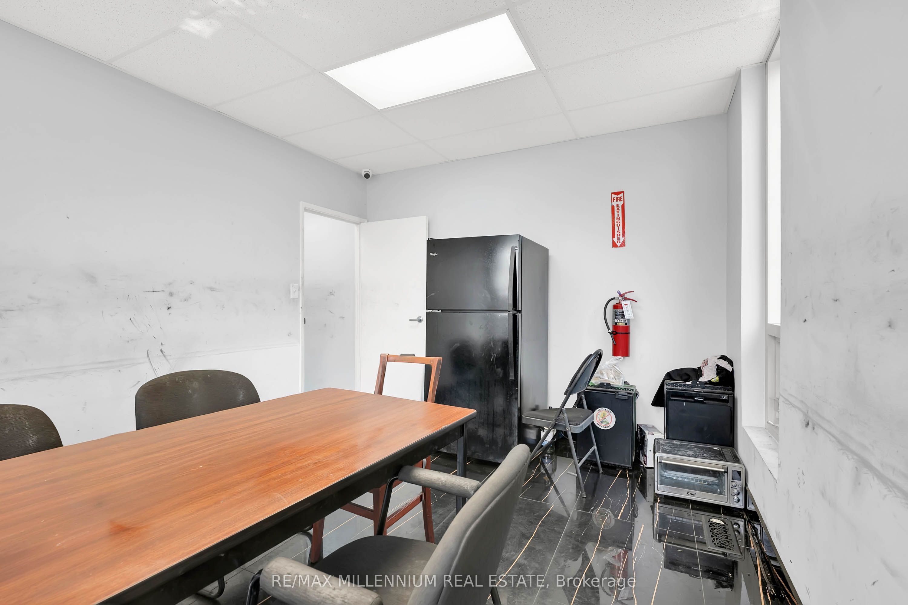 5435 Maingate Drive Property Photo 15