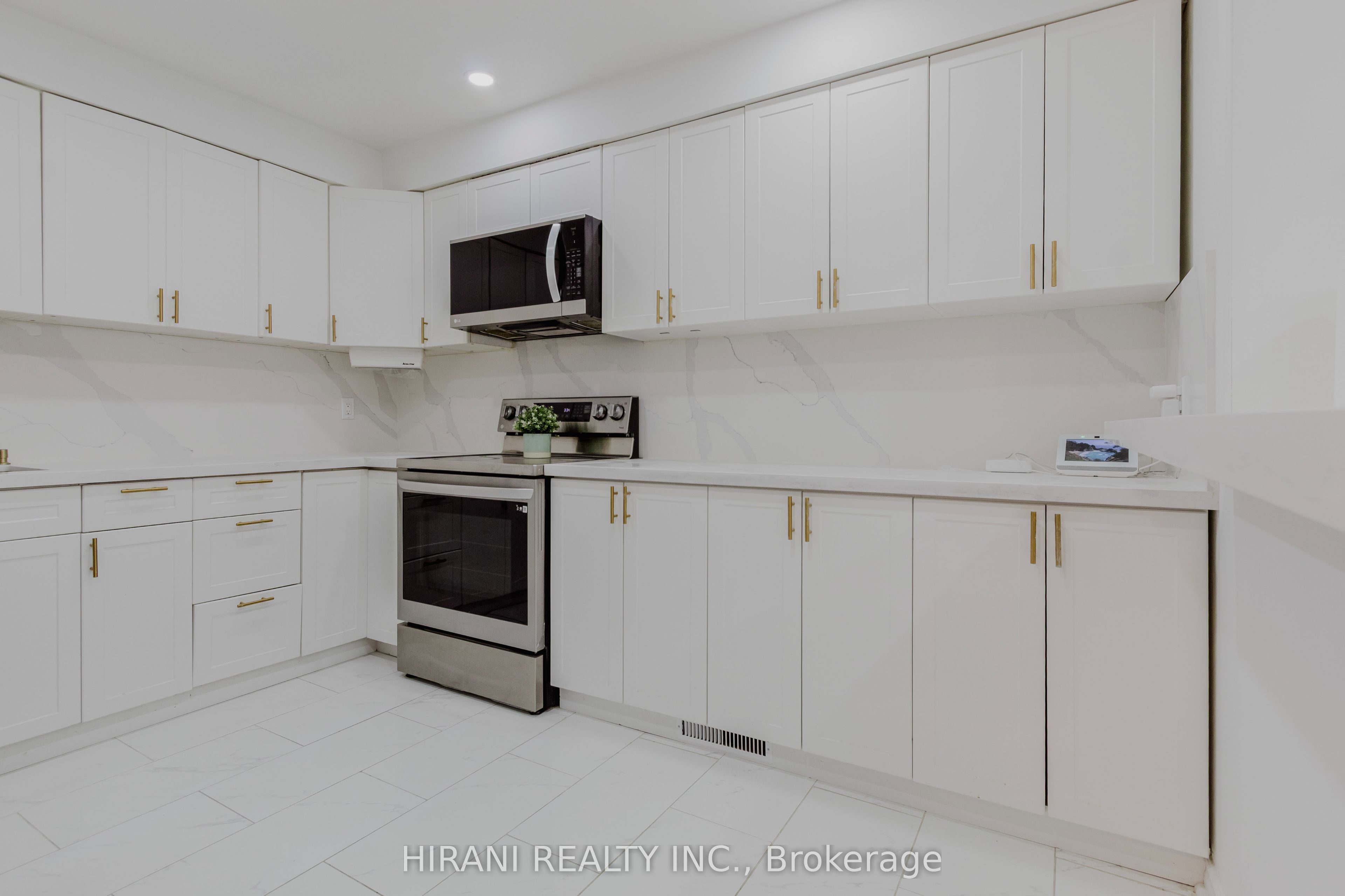 75 Royal Salisbury Way Property Photo 4