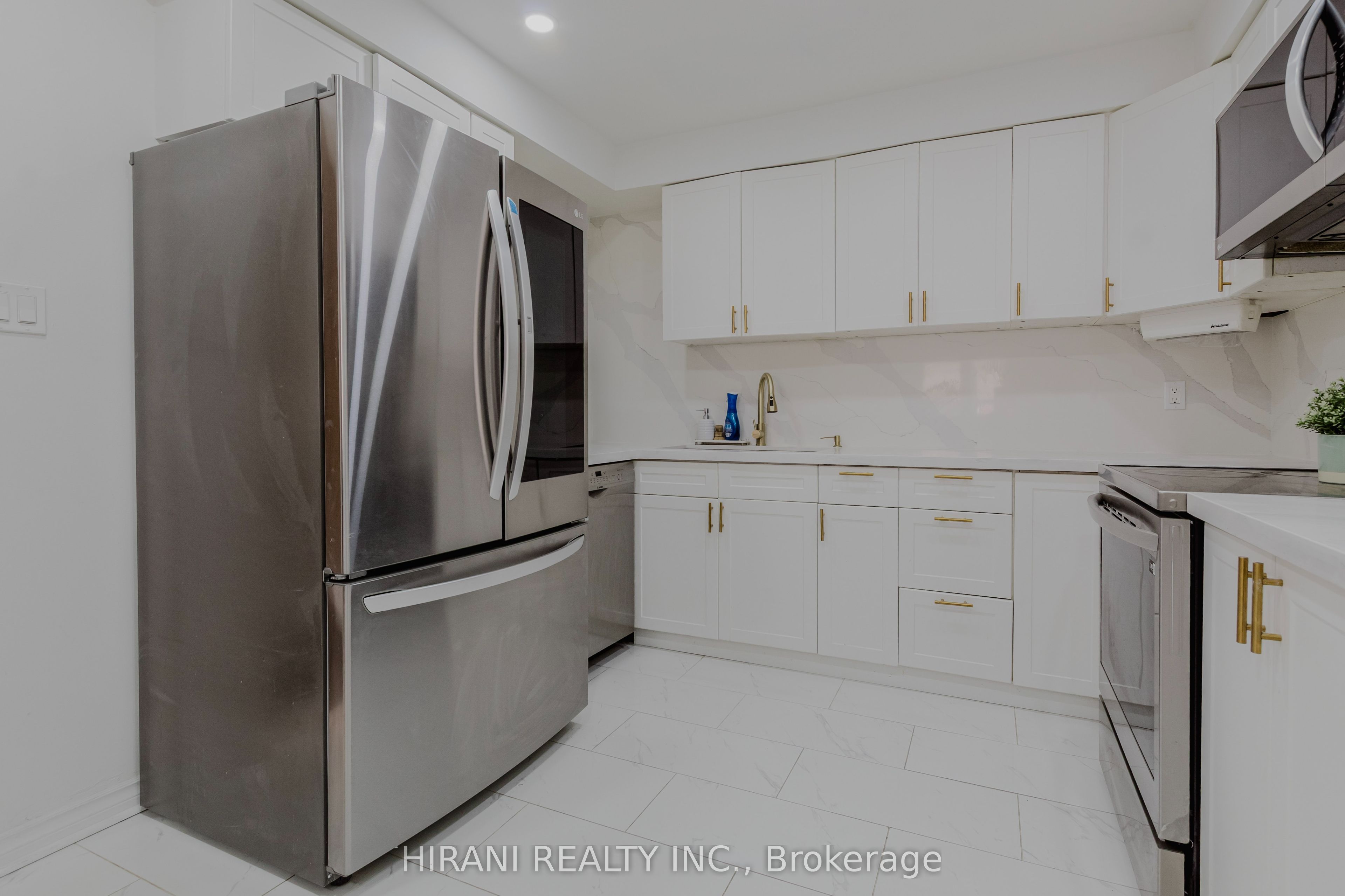 75 Royal Salisbury Way Property Photo 5