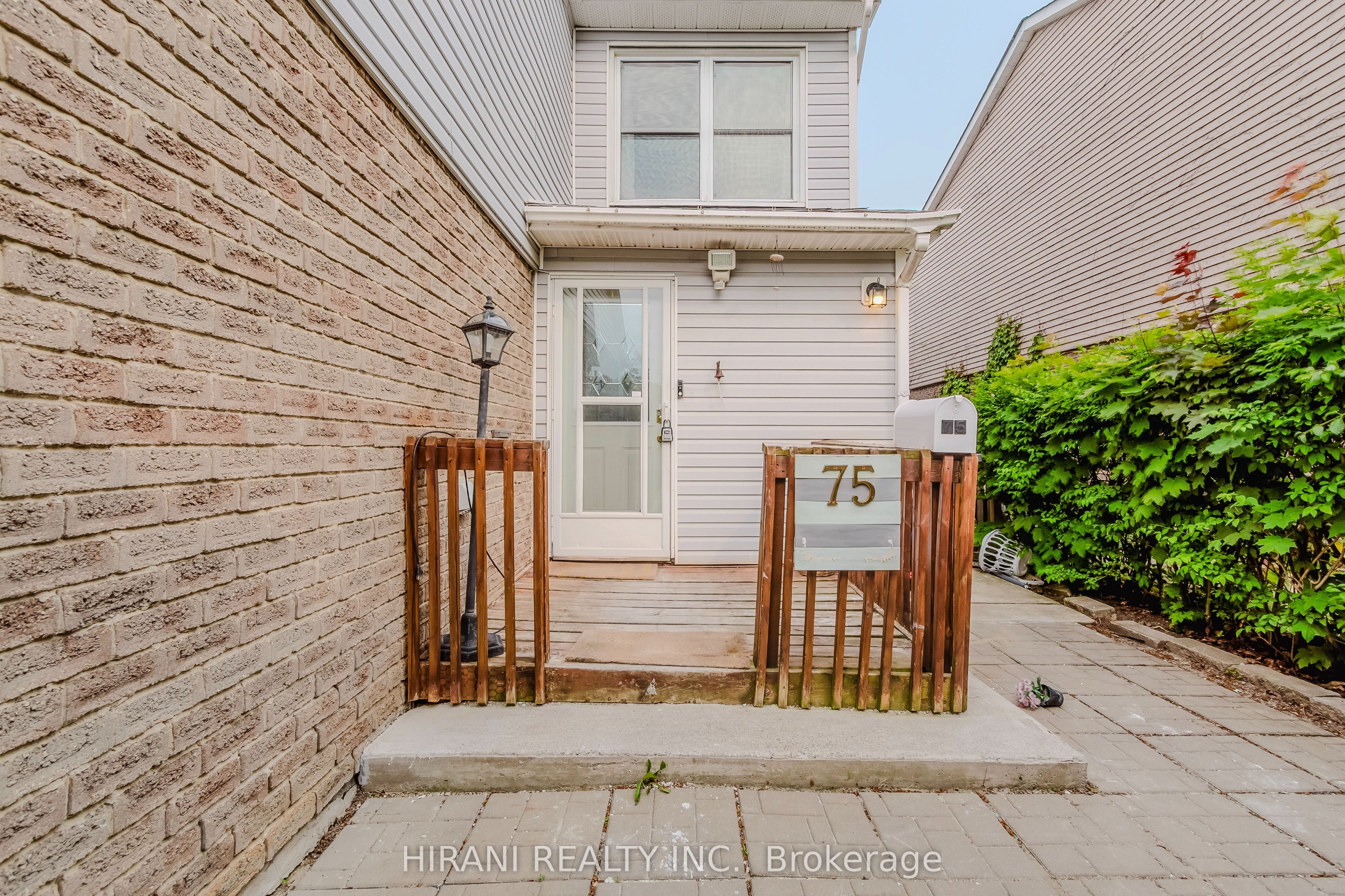 75 Royal Salisbury Way Property Photo 14