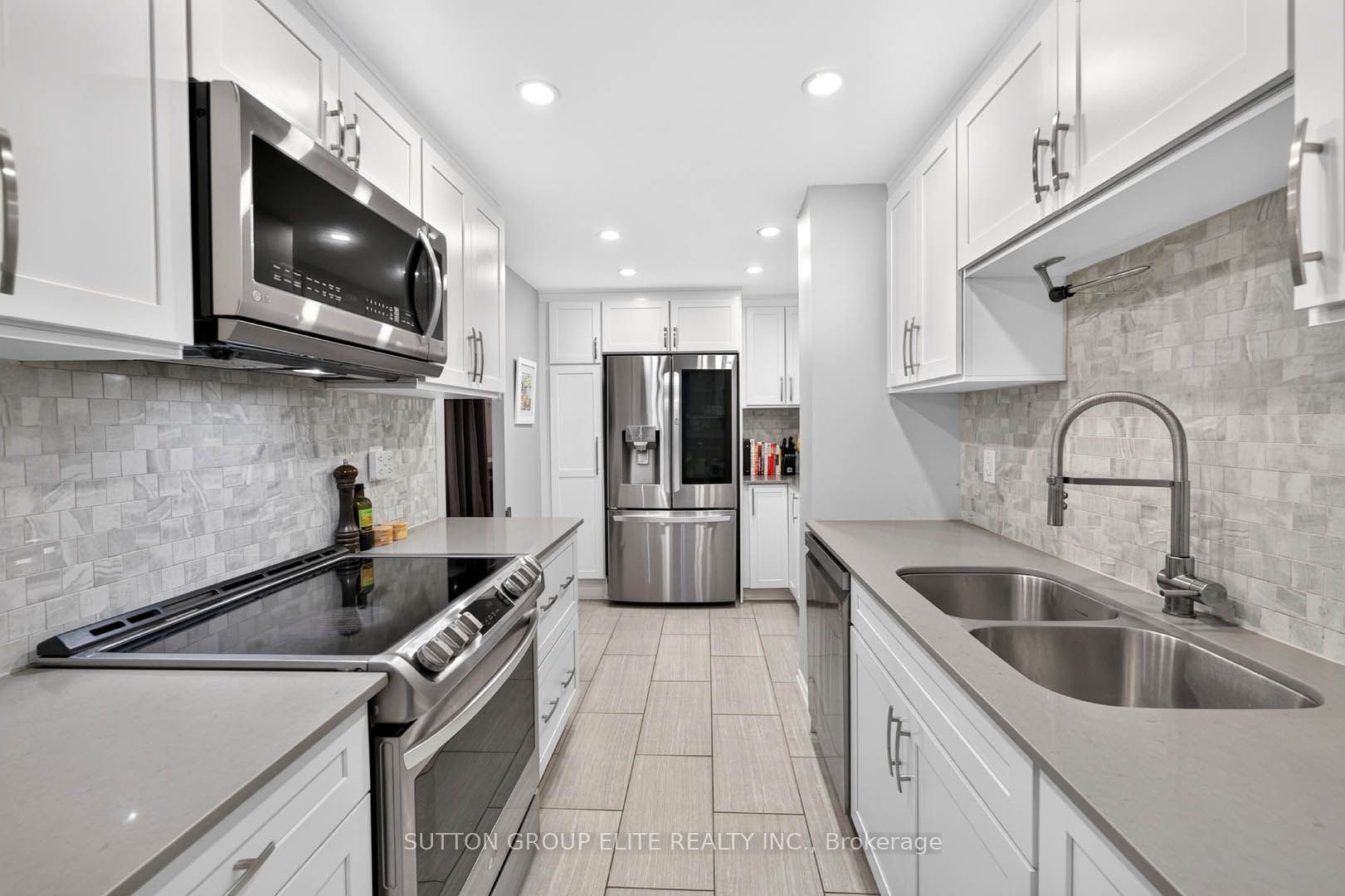 820 Burnhamthorpe Road 2010 Property Photo 12