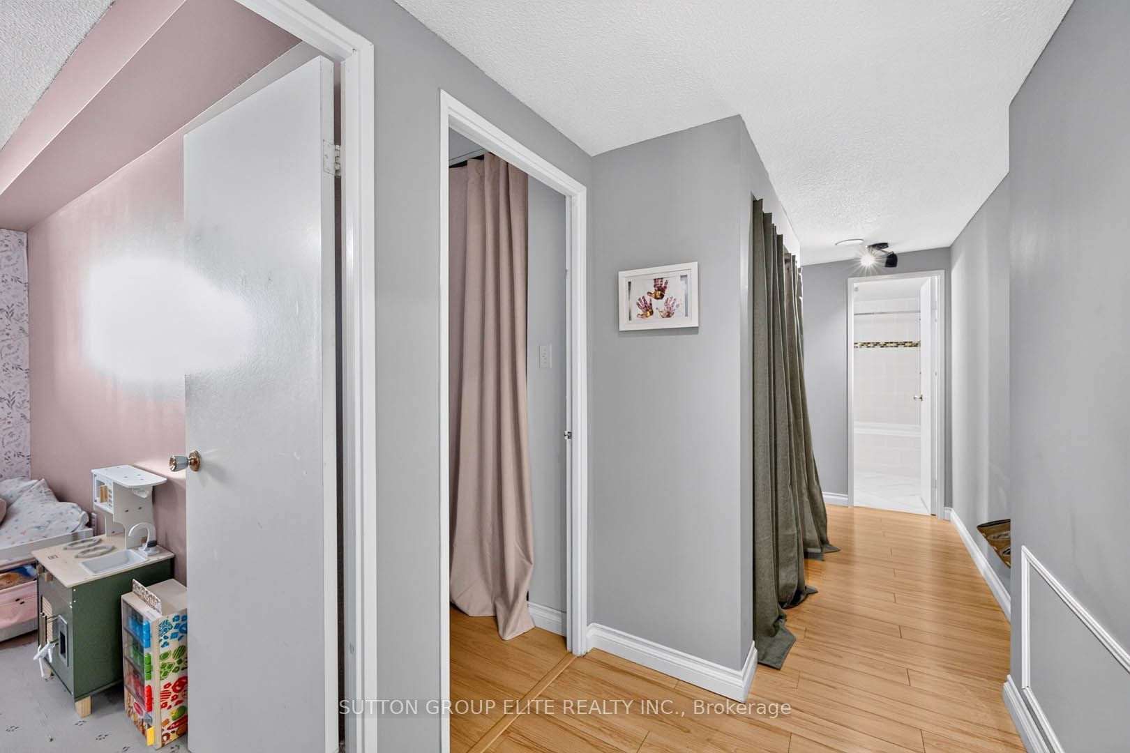 820 Burnhamthorpe Road 2010 Property Photo 16