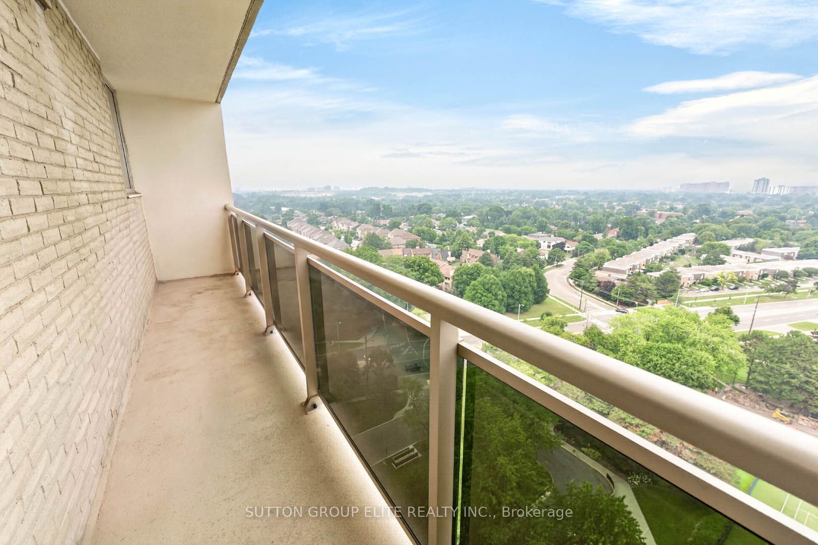 820 Burnhamthorpe Road 2010 Property Photo 20
