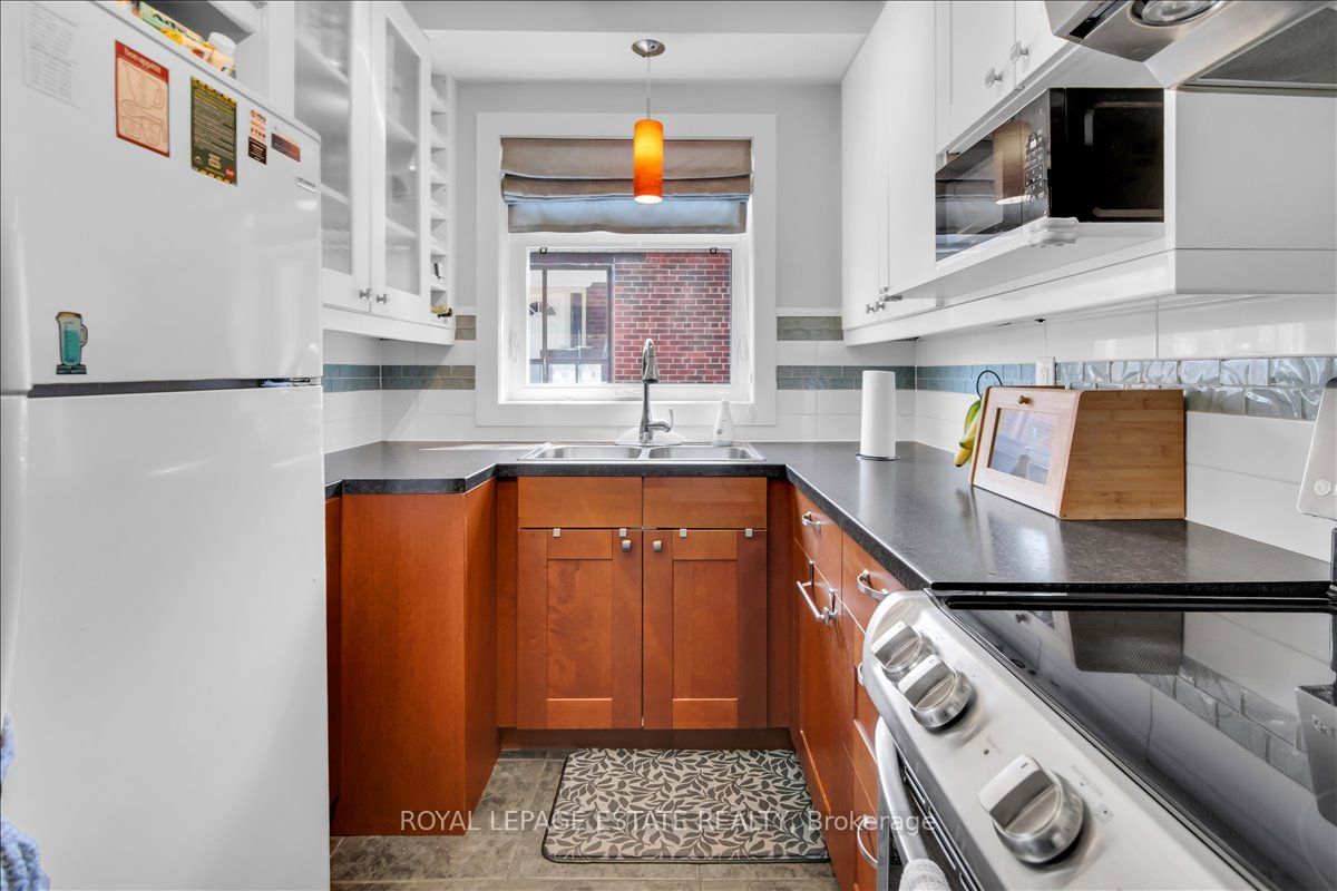4037 Bloor Street W Property Photo 8