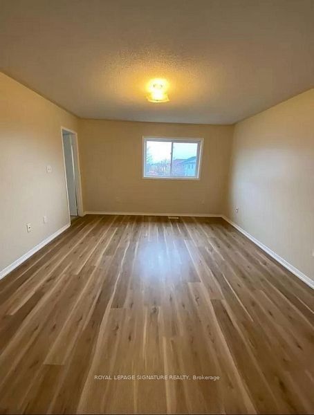 6112 Windfleet Crescent Property Photo 5
