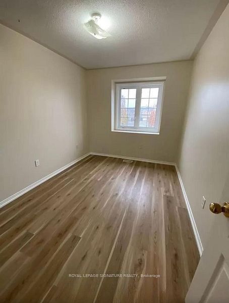 6112 Windfleet Crescent Property Photo 6