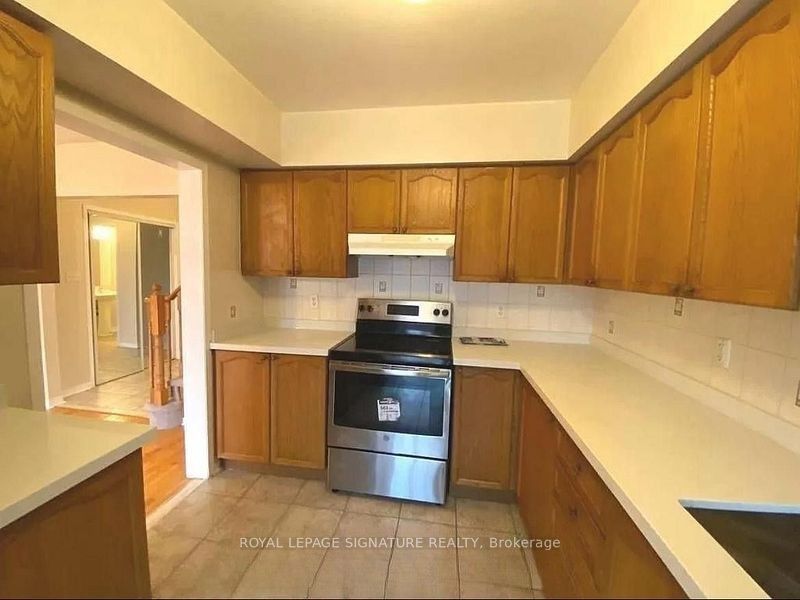 6112 Windfleet Crescent Property Photo 8